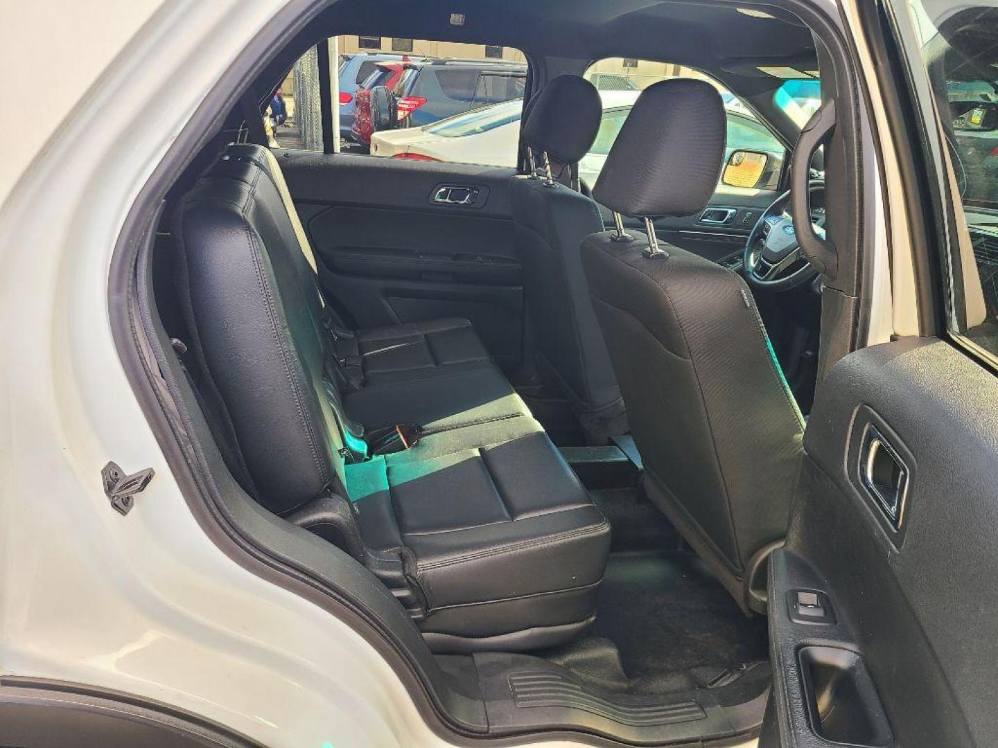 2016 WHITE FORD EXPLORER POLICE INTERCEPTOR (1FM5K8AR2GG) with an 3.7L engine, Automatic transmission, located at 117 North Cameron Street, Harrisburg, PA, 17101, (717) 963-8962, 40.266762, -76.875259 - WE FINANCE!!! Good Credit/ Bad Credit/ No Credit - ALL Trade-Ins Welcomed!!! ***Guaranteed Credit Approval*** APPLY ONLINE or CALL us TODAY ;) Please call us to discuss your cash and financing options. - Photo#10