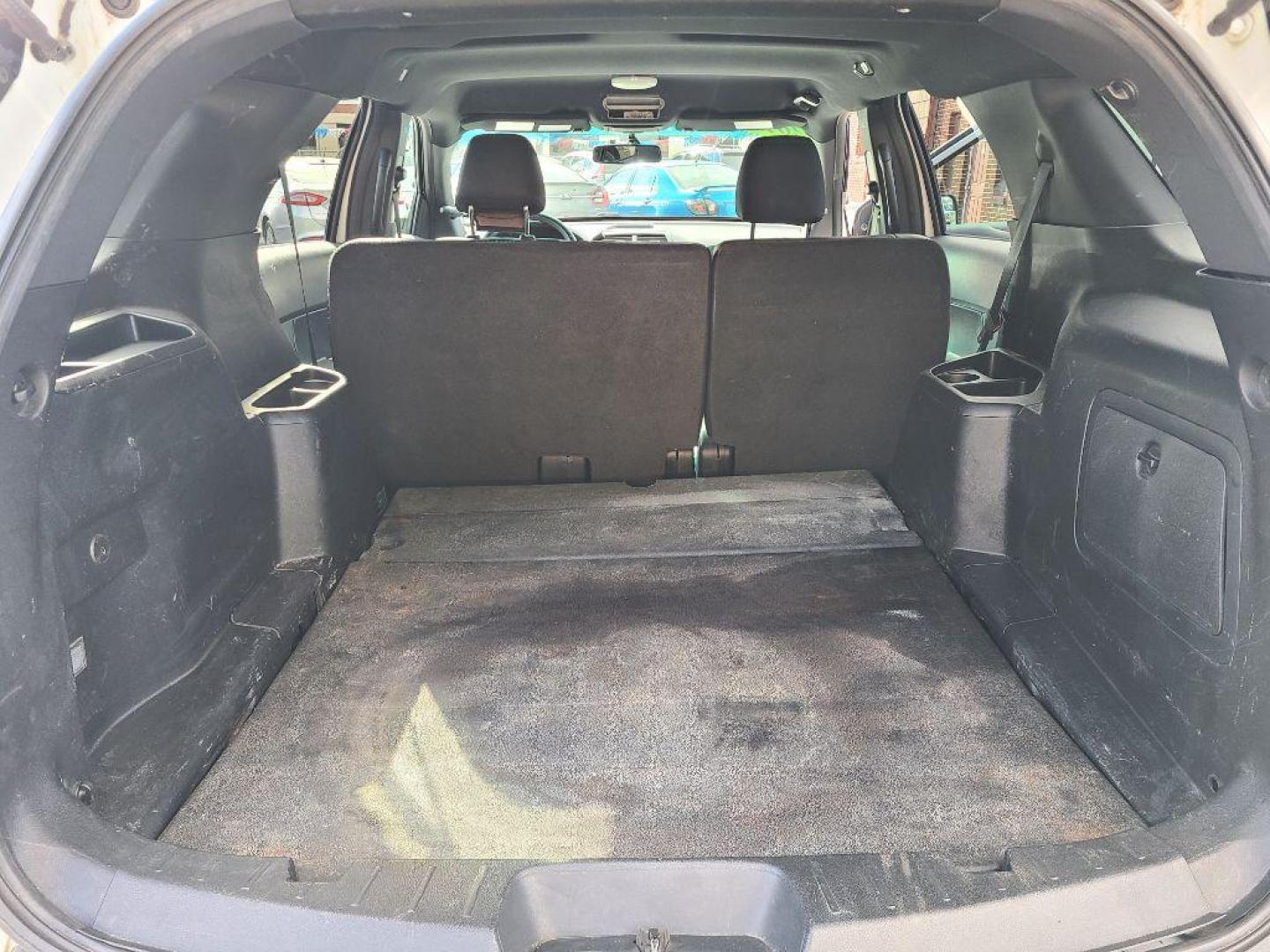 2016 WHITE FORD EXPLORER POLICE INTERCEPTOR (1FM5K8AR2GG) with an 3.7L engine, Automatic transmission, located at 117 North Cameron Street, Harrisburg, PA, 17101, (717) 963-8962, 40.266762, -76.875259 - WE FINANCE!!! Good Credit/ Bad Credit/ No Credit - ALL Trade-Ins Welcomed!!! ***Guaranteed Credit Approval*** APPLY ONLINE or CALL us TODAY ;) Please call us to discuss your cash and financing options. - Photo#11