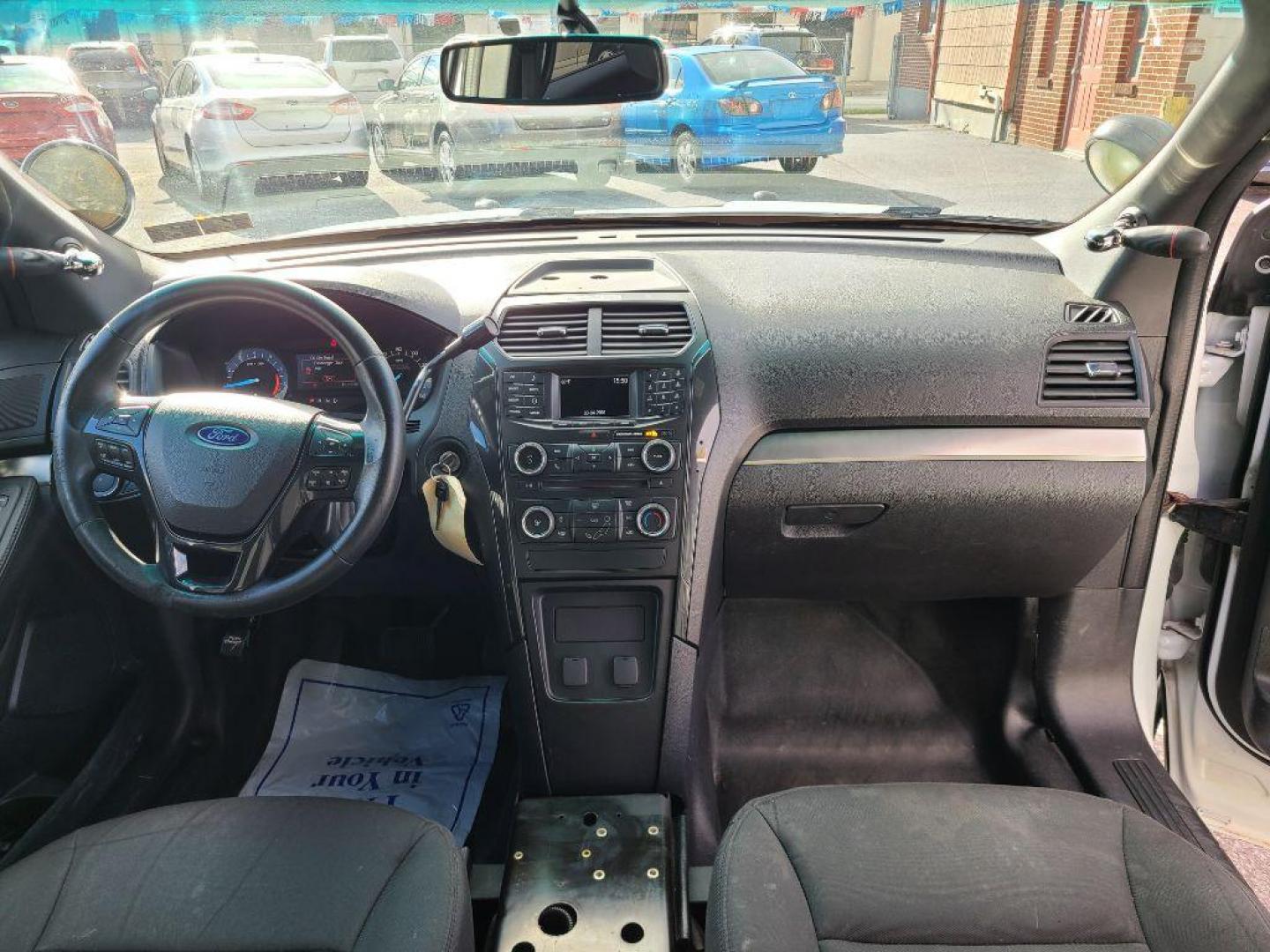 2016 WHITE FORD EXPLORER POLICE INTERCEPTOR (1FM5K8AR2GG) with an 3.7L engine, Automatic transmission, located at 117 North Cameron Street, Harrisburg, PA, 17101, (717) 963-8962, 40.266762, -76.875259 - WE FINANCE!!! Good Credit/ Bad Credit/ No Credit - ALL Trade-Ins Welcomed!!! ***Guaranteed Credit Approval*** APPLY ONLINE or CALL us TODAY ;) Please call us to discuss your cash and financing options. - Photo#12