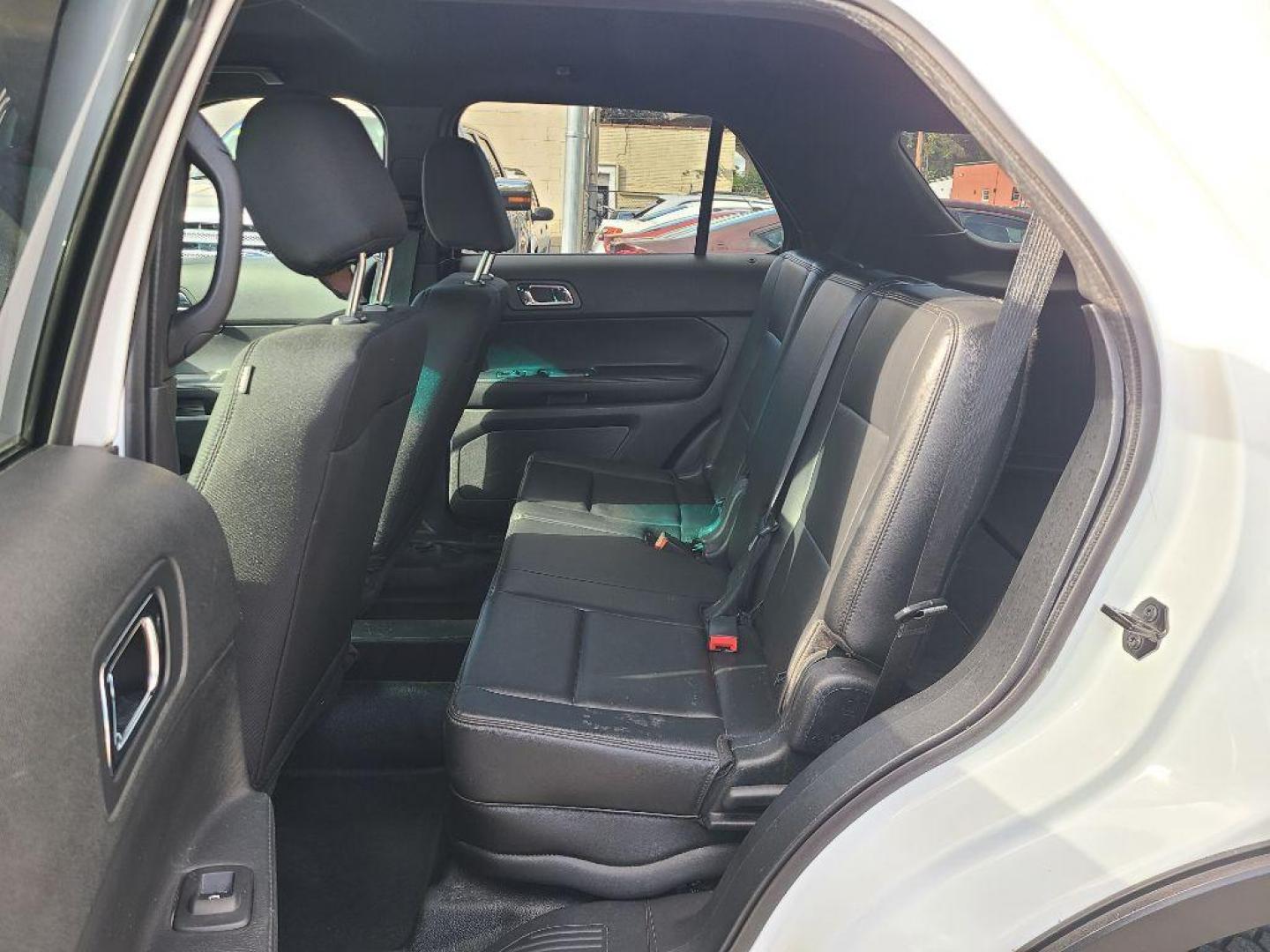 2016 WHITE FORD EXPLORER POLICE INTERCEPTOR (1FM5K8AR2GG) with an 3.7L engine, Automatic transmission, located at 117 North Cameron Street, Harrisburg, PA, 17101, (717) 963-8962, 40.266762, -76.875259 - WE FINANCE!!! Good Credit/ Bad Credit/ No Credit - ALL Trade-Ins Welcomed!!! ***Guaranteed Credit Approval*** APPLY ONLINE or CALL us TODAY ;) Please call us to discuss your cash and financing options. - Photo#13