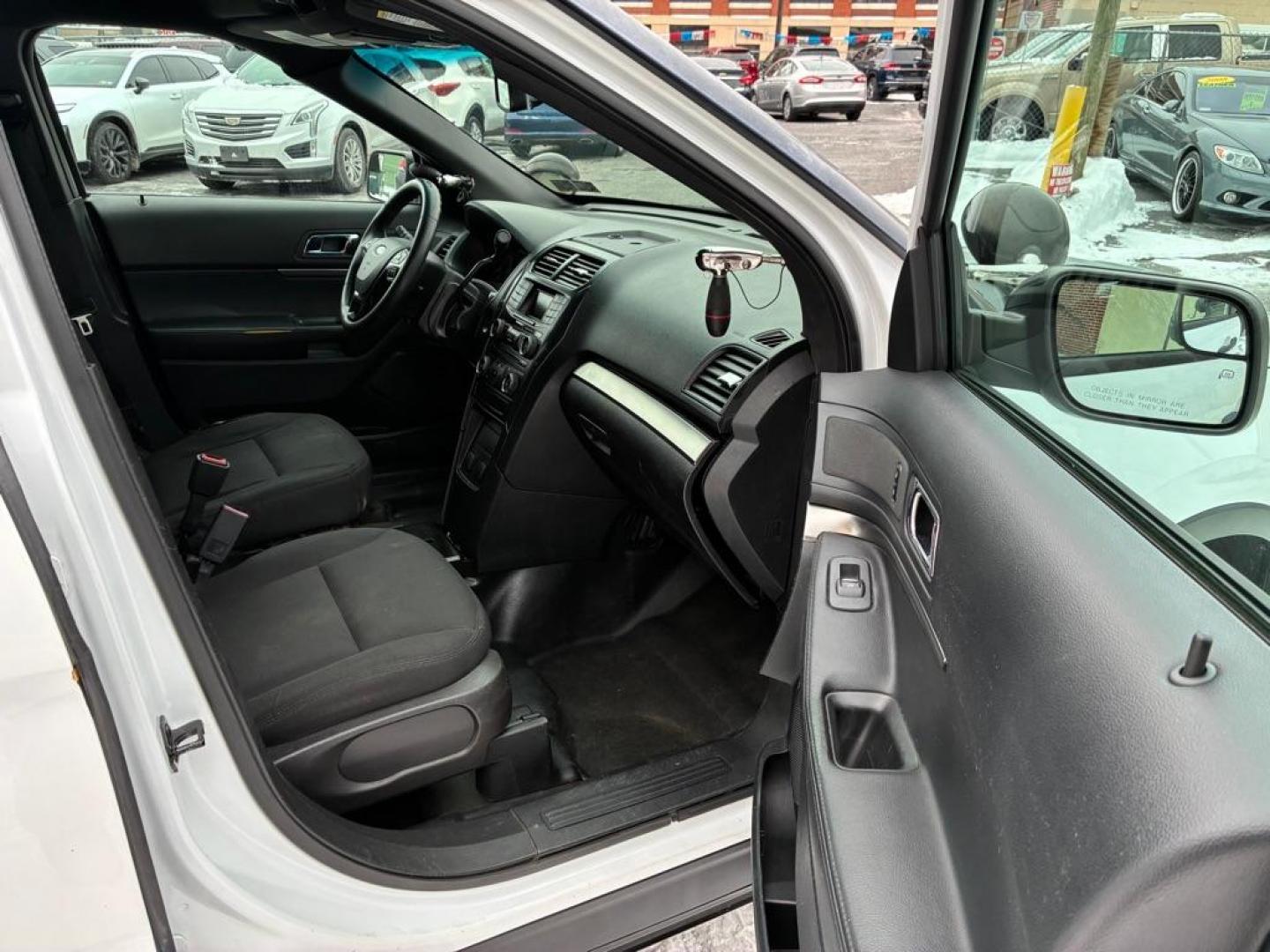 2016 WHITE FORD EXPLORER POLICE INTERCEPTOR (1FM5K8AR3GG) with an 3.7L engine, Automatic transmission, located at 117 North Cameron Street, Harrisburg, PA, 17101, (717) 963-8962, 40.266762, -76.875259 - WE FINANCE!!! Good Credit/ Challenged Credit/ No Credit - ALL Trade-Ins Welcomed!!! APPLY ONLINE or CALL us TODAY ;) Please call us to discuss your cash and/or financing options. - Photo#8