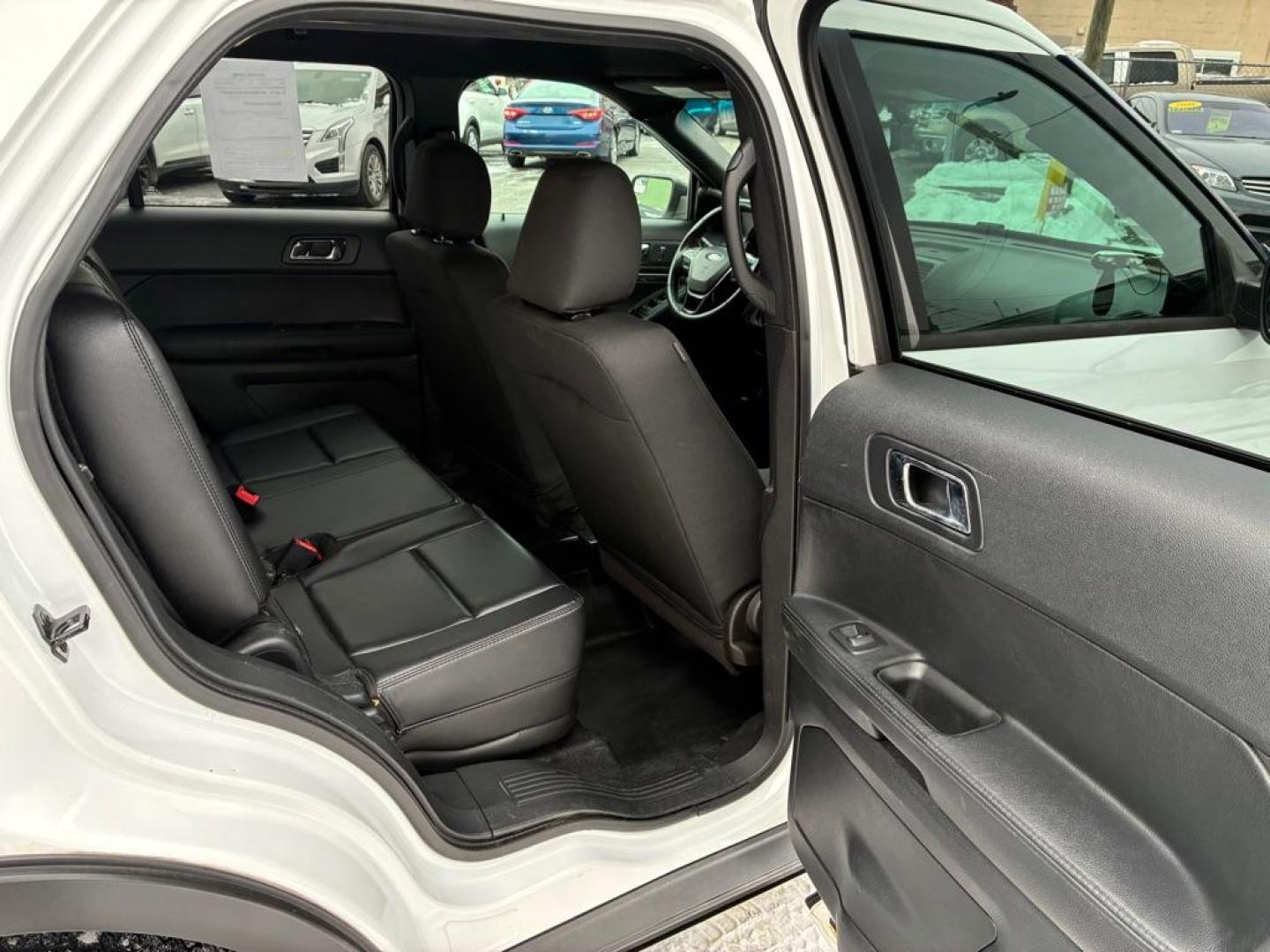 2016 WHITE FORD EXPLORER POLICE INTERCEPTOR (1FM5K8AR3GG) with an 3.7L engine, Automatic transmission, located at 117 North Cameron Street, Harrisburg, PA, 17101, (717) 963-8962, 40.266762, -76.875259 - WE FINANCE!!! Good Credit/ Challenged Credit/ No Credit - ALL Trade-Ins Welcomed!!! APPLY ONLINE or CALL us TODAY ;) Please call us to discuss your cash and/or financing options. - Photo#9