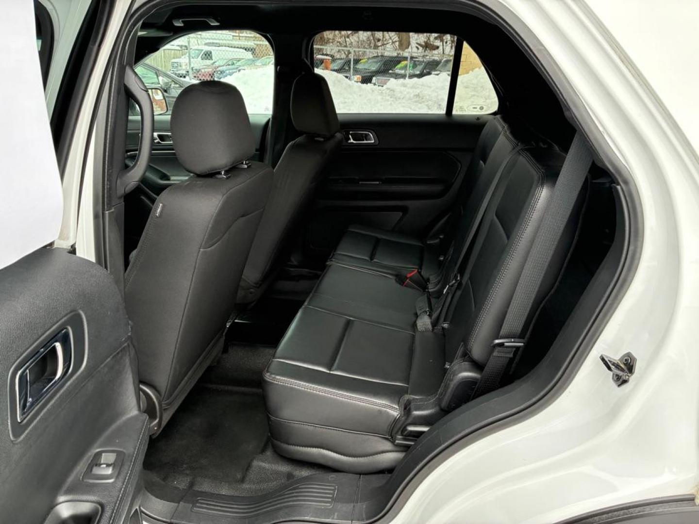 2016 WHITE FORD EXPLORER POLICE INTERCEPTOR (1FM5K8AR3GG) with an 3.7L engine, Automatic transmission, located at 117 North Cameron Street, Harrisburg, PA, 17101, (717) 963-8962, 40.266762, -76.875259 - WE FINANCE!!! Good Credit/ Challenged Credit/ No Credit - ALL Trade-Ins Welcomed!!! APPLY ONLINE or CALL us TODAY ;) Please call us to discuss your cash and/or financing options. - Photo#11