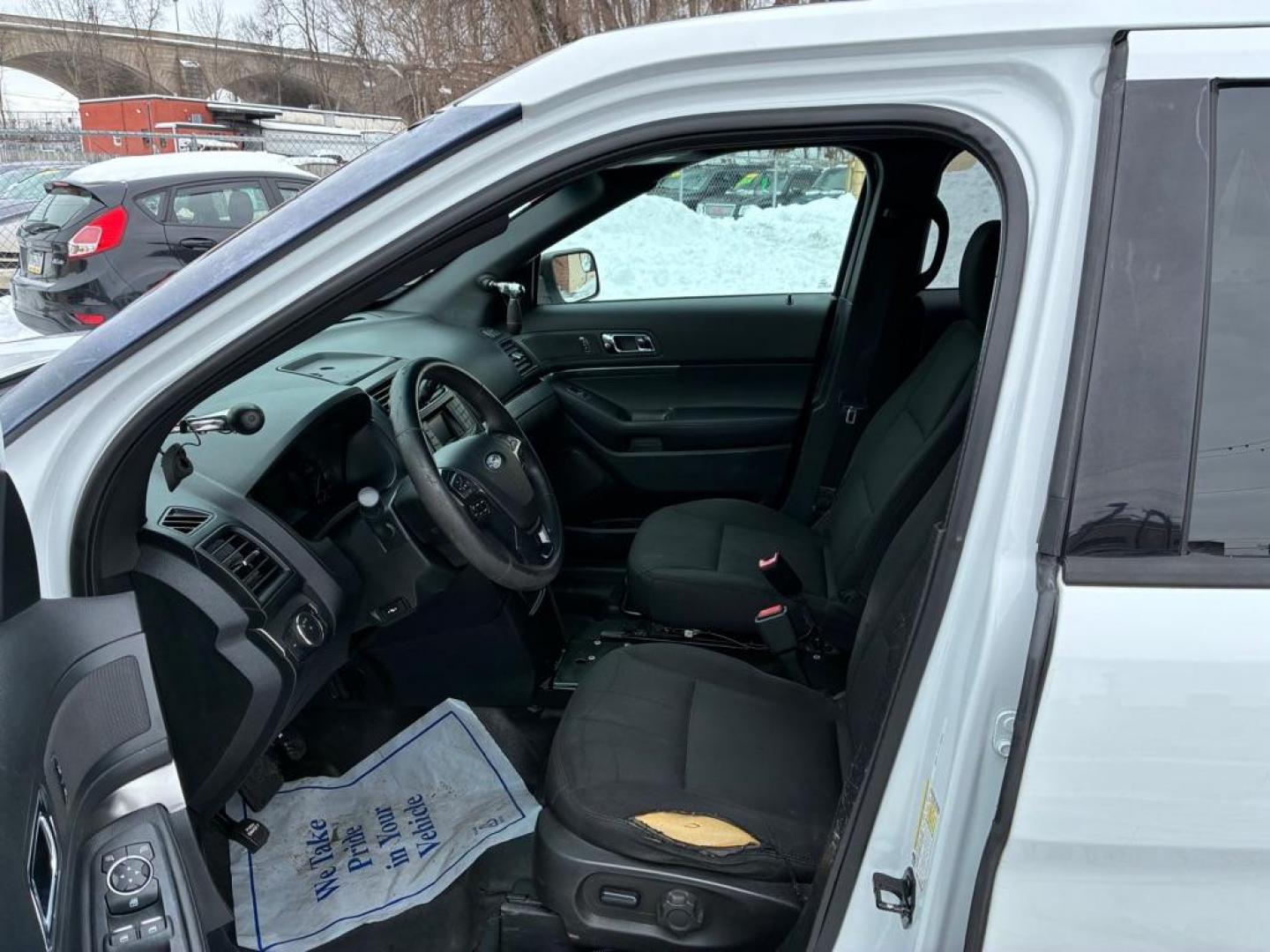 2016 WHITE FORD EXPLORER POLICE INTERCEPTOR (1FM5K8AR3GG) with an 3.7L engine, Automatic transmission, located at 117 North Cameron Street, Harrisburg, PA, 17101, (717) 963-8962, 40.266762, -76.875259 - WE FINANCE!!! Good Credit/ Challenged Credit/ No Credit - ALL Trade-Ins Welcomed!!! APPLY ONLINE or CALL us TODAY ;) Please call us to discuss your cash and/or financing options. - Photo#12