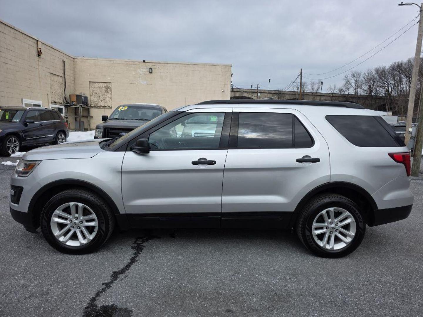 2016 SILVER FORD EXPLORER BASE (1FM5K8B80GG) with an 3.5L engine, Automatic transmission, located at 117 North Cameron Street, Harrisburg, PA, 17101, (717) 963-8962, 40.266762, -76.875259 - WE FINANCE!!! Good Credit/ Challenged Credit/ No Credit - ALL Trade-Ins Welcomed!!! APPLY ONLINE or CALL us TODAY ;) Please call us to discuss your cash and/or financing options. - Photo#1