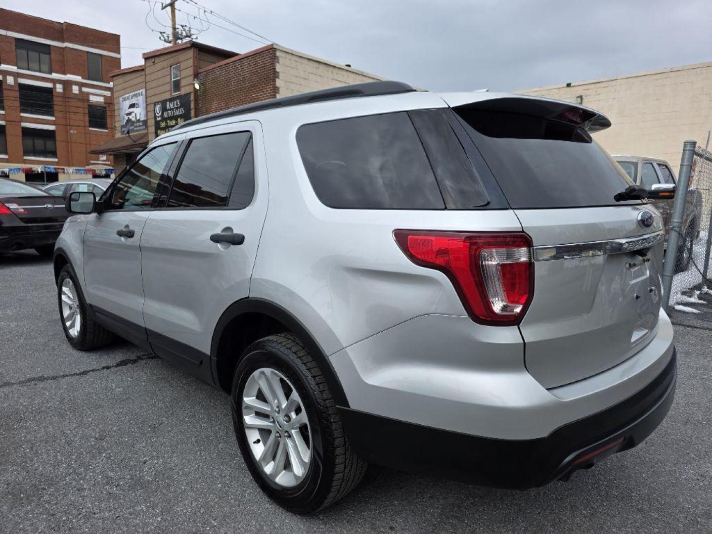 2016 SILVER FORD EXPLORER BASE (1FM5K8B80GG) with an 3.5L engine, Automatic transmission, located at 117 North Cameron Street, Harrisburg, PA, 17101, (717) 963-8962, 40.266762, -76.875259 - WE FINANCE!!! Good Credit/ Challenged Credit/ No Credit - ALL Trade-Ins Welcomed!!! APPLY ONLINE or CALL us TODAY ;) Please call us to discuss your cash and/or financing options. - Photo#2