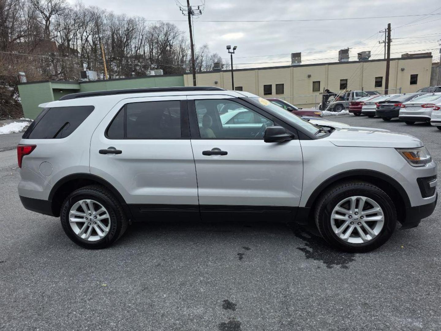 2016 SILVER FORD EXPLORER BASE (1FM5K8B80GG) with an 3.5L engine, Automatic transmission, located at 117 North Cameron Street, Harrisburg, PA, 17101, (717) 963-8962, 40.266762, -76.875259 - WE FINANCE!!! Good Credit/ Challenged Credit/ No Credit - ALL Trade-Ins Welcomed!!! APPLY ONLINE or CALL us TODAY ;) Please call us to discuss your cash and/or financing options. - Photo#5