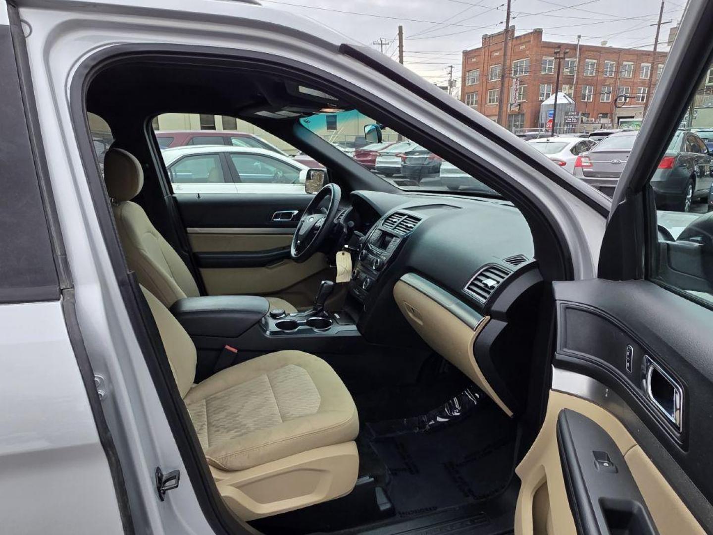 2016 SILVER FORD EXPLORER BASE (1FM5K8B80GG) with an 3.5L engine, Automatic transmission, located at 117 North Cameron Street, Harrisburg, PA, 17101, (717) 963-8962, 40.266762, -76.875259 - WE FINANCE!!! Good Credit/ Challenged Credit/ No Credit - ALL Trade-Ins Welcomed!!! APPLY ONLINE or CALL us TODAY ;) Please call us to discuss your cash and/or financing options. - Photo#8