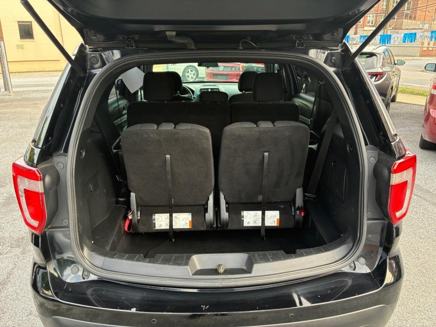 2016 BLACK FORD EXPLORER XLT (1FM5K8D83GG) with an 3.5L engine, Automatic transmission, located at 117 North Cameron Street, Harrisburg, PA, 17101, (717) 963-8962, 40.266762, -76.875259 - WE FINANCE!!! MOST vehicles are available for financing. Good Credit/ Challenged Credit/ No Credit - ALL Trade-Ins Welcomed!!! APPLY ONLINE or CALL us TODAY Please call us to discuss your cash and/or financing options. Thanks for checking our inventory! We're here to help.- Photo#11