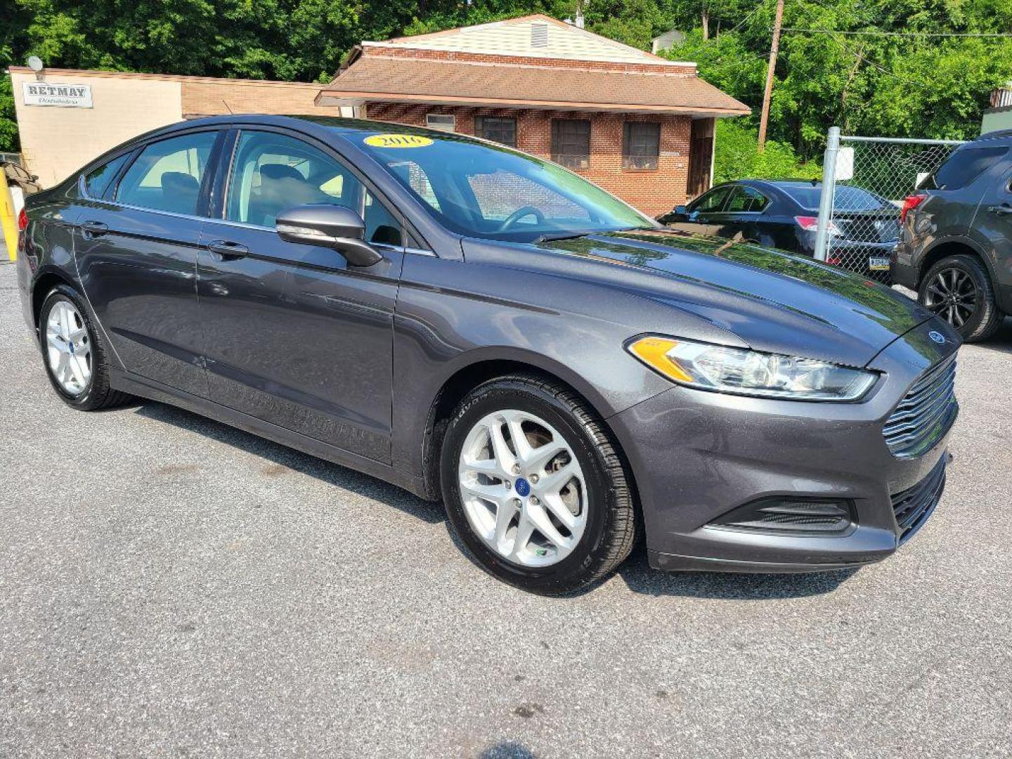 2016 GRAY FORD FUSION SE (3FA6P0H70GR) with an 2.5L engine, Automatic transmission, located at 117 North Cameron Street, Harrisburg, PA, 17101, (717) 963-8962, 40.266762, -76.875259 - WE FINANCE!!! Good Credit/ Bad Credit/ No Credit - ALL Trade-Ins Welcomed!!! ***Guaranteed Credit Approval*** APPLY ONLINE or CALL us TODAY ;) Internet Prices and Marketplace Prices are SPECIAL discounted ***CASH DEALS*** Retail Prices are higher. Please call us to discuss your cash and finan - Photo#6