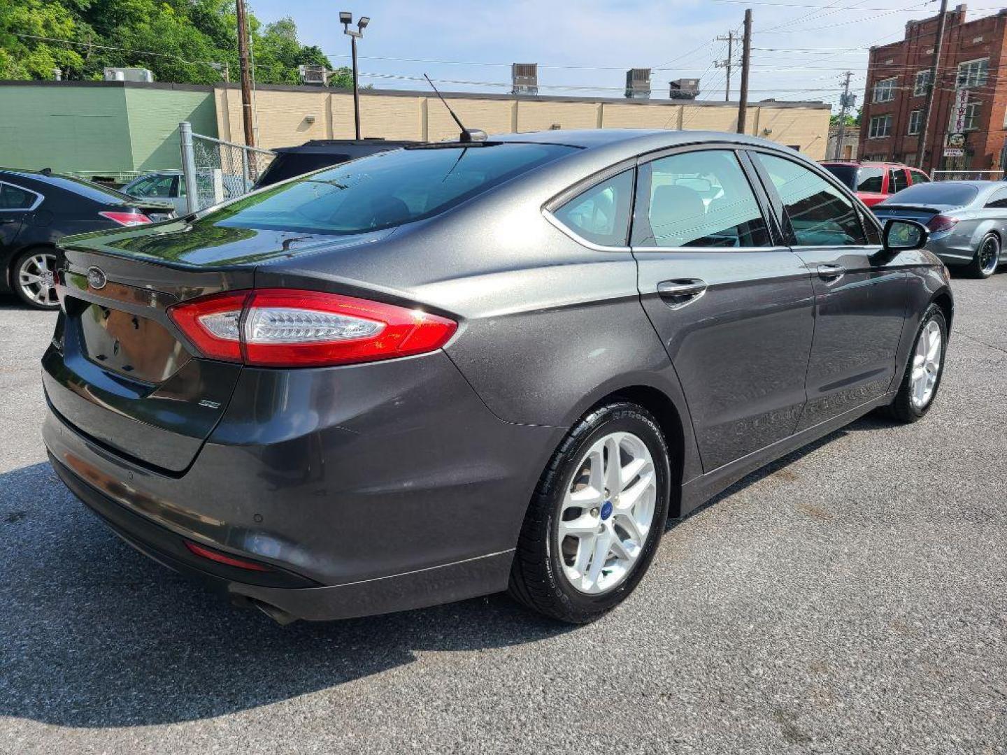 2016 GRAY FORD FUSION SE (3FA6P0H70GR) with an 2.5L engine, Automatic transmission, located at 117 North Cameron Street, Harrisburg, PA, 17101, (717) 963-8962, 40.266762, -76.875259 - WE FINANCE!!! Good Credit/ Bad Credit/ No Credit - ALL Trade-Ins Welcomed!!! ***Guaranteed Credit Approval*** APPLY ONLINE or CALL us TODAY ;) Internet Prices and Marketplace Prices are SPECIAL discounted ***CASH DEALS*** Retail Prices are higher. Please call us to discuss your cash and finan - Photo#4