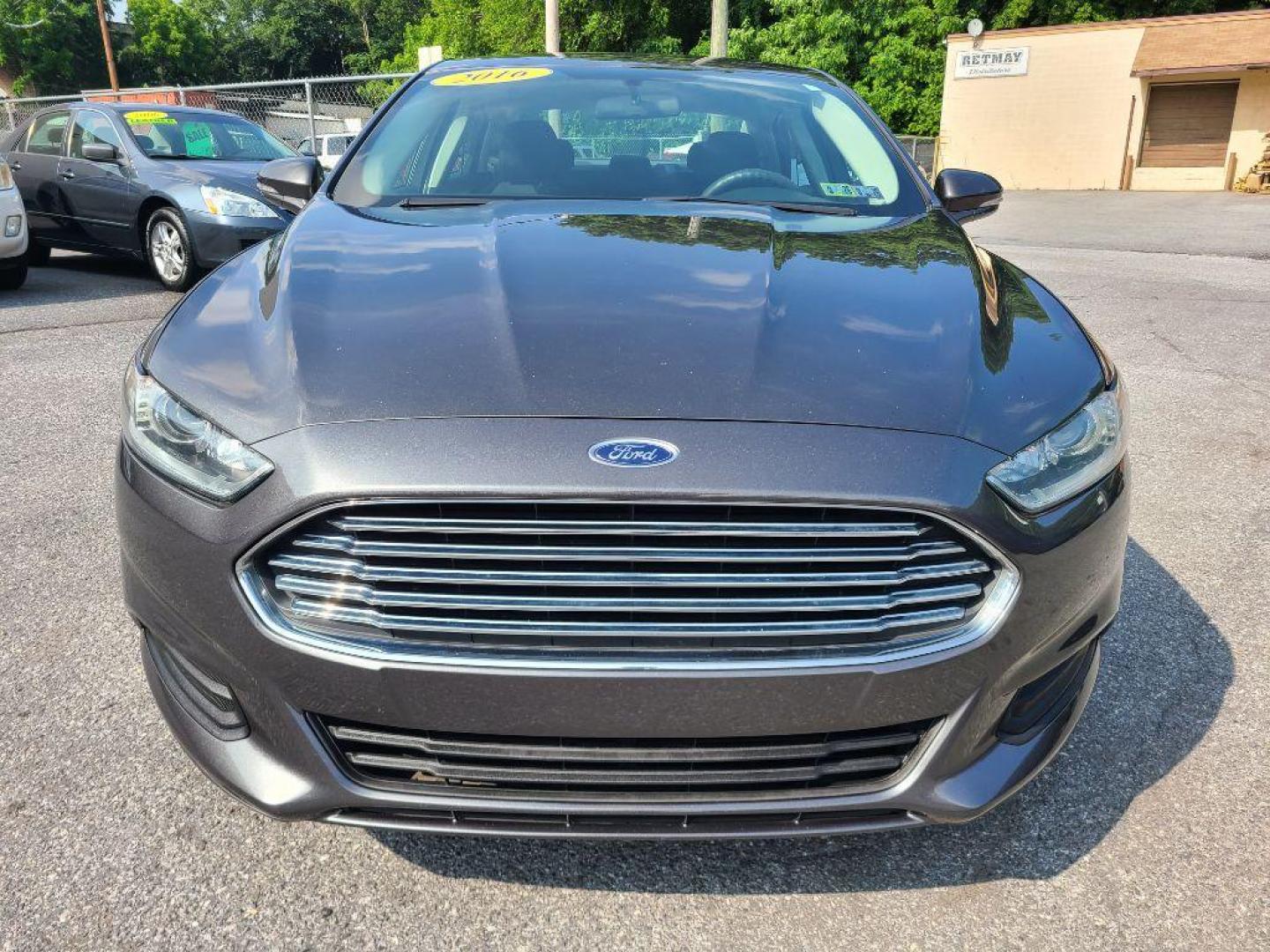 2016 GRAY FORD FUSION SE (3FA6P0H70GR) with an 2.5L engine, Automatic transmission, located at 117 North Cameron Street, Harrisburg, PA, 17101, (717) 963-8962, 40.266762, -76.875259 - WE FINANCE!!! Good Credit/ Bad Credit/ No Credit - ALL Trade-Ins Welcomed!!! ***Guaranteed Credit Approval*** APPLY ONLINE or CALL us TODAY ;) Internet Prices and Marketplace Prices are SPECIAL discounted ***CASH DEALS*** Retail Prices are higher. Please call us to discuss your cash and finan - Photo#7