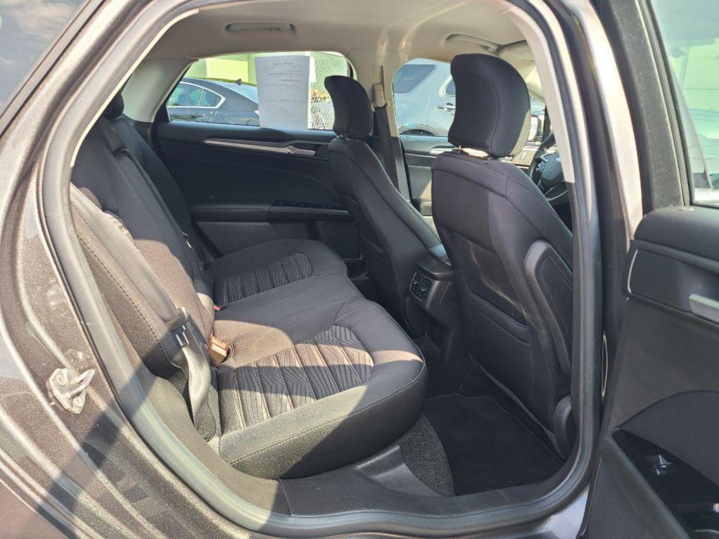 2016 GRAY FORD FUSION SE (3FA6P0H70GR) with an 2.5L engine, Automatic transmission, located at 117 North Cameron Street, Harrisburg, PA, 17101, (717) 963-8962, 40.266762, -76.875259 - WE FINANCE!!! Good Credit/ Bad Credit/ No Credit - ALL Trade-Ins Welcomed!!! ***Guaranteed Credit Approval*** APPLY ONLINE or CALL us TODAY ;) Internet Prices and Marketplace Prices are SPECIAL discounted ***CASH DEALS*** Retail Prices are higher. Please call us to discuss your cash and finan - Photo#8