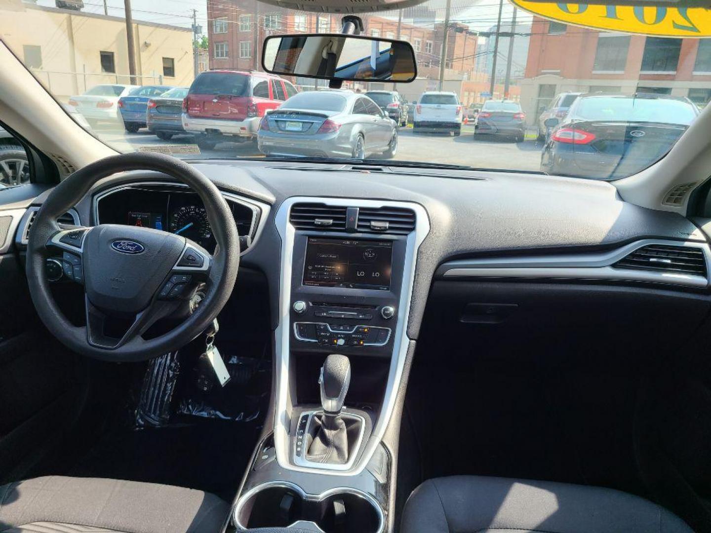2016 GRAY FORD FUSION SE (3FA6P0H70GR) with an 2.5L engine, Automatic transmission, located at 117 North Cameron Street, Harrisburg, PA, 17101, (717) 963-8962, 40.266762, -76.875259 - WE FINANCE!!! Good Credit/ Bad Credit/ No Credit - ALL Trade-Ins Welcomed!!! ***Guaranteed Credit Approval*** APPLY ONLINE or CALL us TODAY ;) Internet Prices and Marketplace Prices are SPECIAL discounted ***CASH DEALS*** Retail Prices are higher. Please call us to discuss your cash and finan - Photo#9