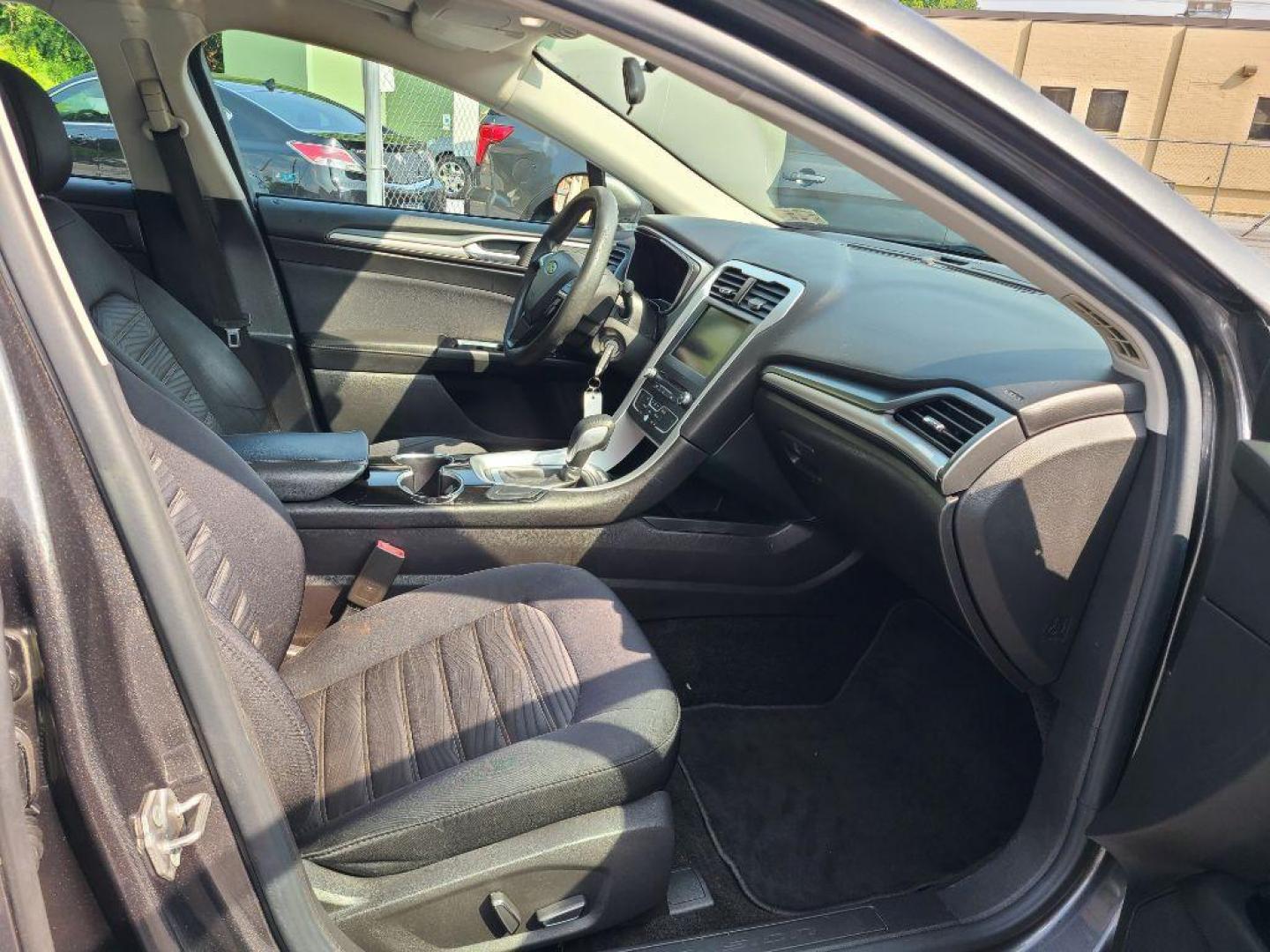 2016 GRAY FORD FUSION SE (3FA6P0H70GR) with an 2.5L engine, Automatic transmission, located at 117 North Cameron Street, Harrisburg, PA, 17101, (717) 963-8962, 40.266762, -76.875259 - WE FINANCE!!! Good Credit/ Bad Credit/ No Credit - ALL Trade-Ins Welcomed!!! ***Guaranteed Credit Approval*** APPLY ONLINE or CALL us TODAY ;) Internet Prices and Marketplace Prices are SPECIAL discounted ***CASH DEALS*** Retail Prices are higher. Please call us to discuss your cash and finan - Photo#10