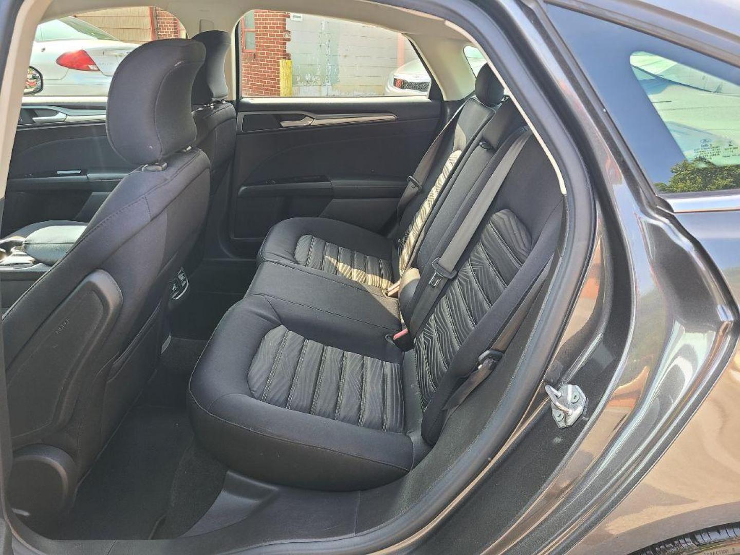 2016 GRAY FORD FUSION SE (3FA6P0H70GR) with an 2.5L engine, Automatic transmission, located at 117 North Cameron Street, Harrisburg, PA, 17101, (717) 963-8962, 40.266762, -76.875259 - WE FINANCE!!! Good Credit/ Bad Credit/ No Credit - ALL Trade-Ins Welcomed!!! ***Guaranteed Credit Approval*** APPLY ONLINE or CALL us TODAY ;) Internet Prices and Marketplace Prices are SPECIAL discounted ***CASH DEALS*** Retail Prices are higher. Please call us to discuss your cash and finan - Photo#11