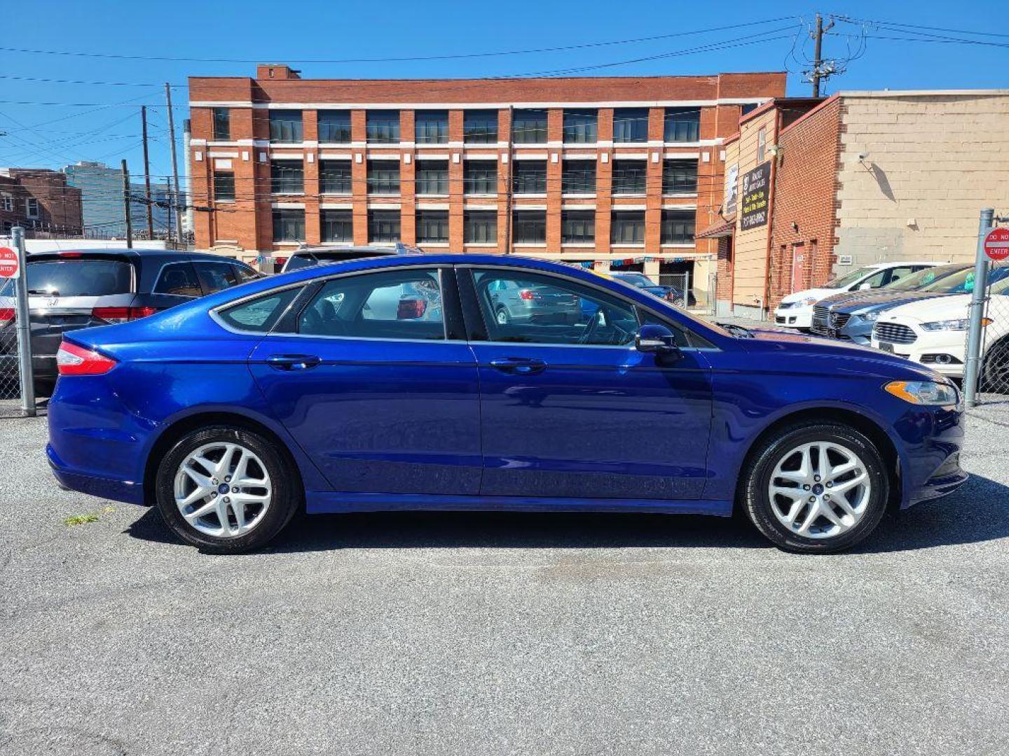 2016 BLUE FORD FUSION SE (3FA6P0H78GR) with an 2.5L engine, Automatic transmission, located at 117 North Cameron Street, Harrisburg, PA, 17101, (717) 963-8962, 40.266762, -76.875259 - WE FINANCE!!! Good Credit/ Bad Credit/ No Credit - ALL Trade-Ins Welcomed!!! ***Guaranteed Credit Approval*** APPLY ONLINE or CALL us TODAY ;) Internet Prices and Marketplace Prices are SPECIAL discounted ***CASH DEALS*** Retail Prices are higher. Please call us to discuss your cash and finan - Photo#5