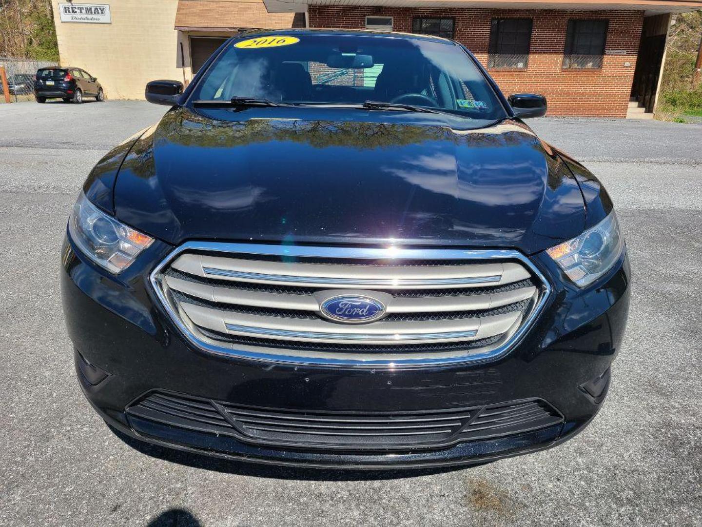 2016 BLACK FORD TAURUS SEL (1FAHP2E85GG) with an 3.5L engine, Automatic transmission, located at 117 North Cameron Street, Harrisburg, PA, 17101, (717) 963-8962, 40.266762, -76.875259 - WE FINANCE!!! Good Credit/ Bad Credit/ No Credit - ALL Trade-Ins Welcomed!!! ***Guaranteed Credit Approval*** APPLY ONLINE or CALL us TODAY ;) Internet Prices and Marketplace Prices are SPECIAL discounted ***CASH DEALS*** Retail Prices are higher. Please call us to discuss your cash and finan - Photo#6