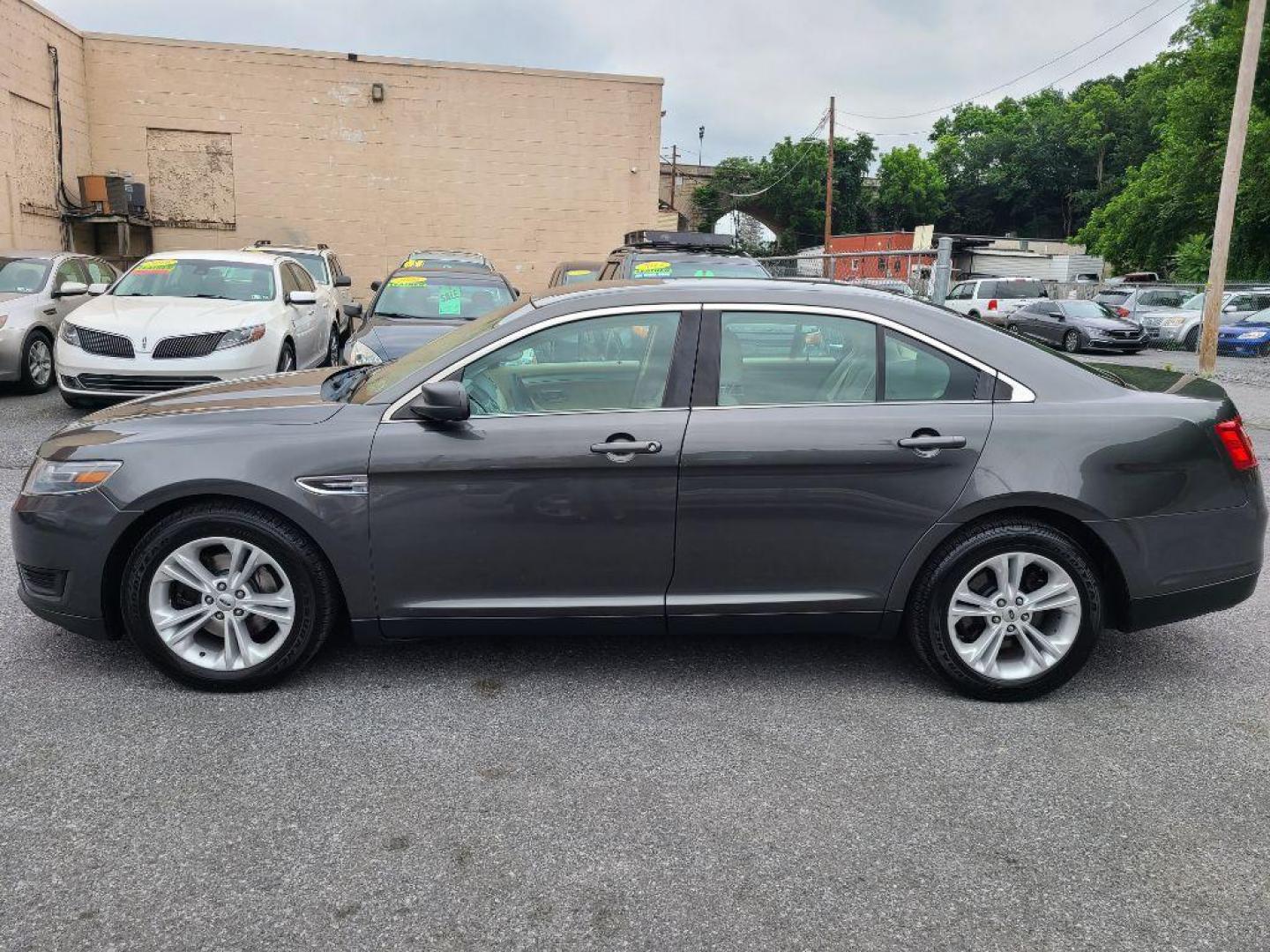 2016 GRAY FORD TAURUS SE (1FAHP2D80GG) with an 3.5L engine, Automatic transmission, located at 117 North Cameron Street, Harrisburg, PA, 17101, (717) 963-8962, 40.266762, -76.875259 - WE FINANCE!!! Good Credit/ Bad Credit/ No Credit - ALL Trade-Ins Welcomed!!! ***Guaranteed Credit Approval*** APPLY ONLINE or CALL us TODAY ;) Internet Prices and Marketplace Prices are SPECIAL discounted ***CASH DEALS*** Retail Prices are higher. Please call us to discuss your cash and finan - Photo#5