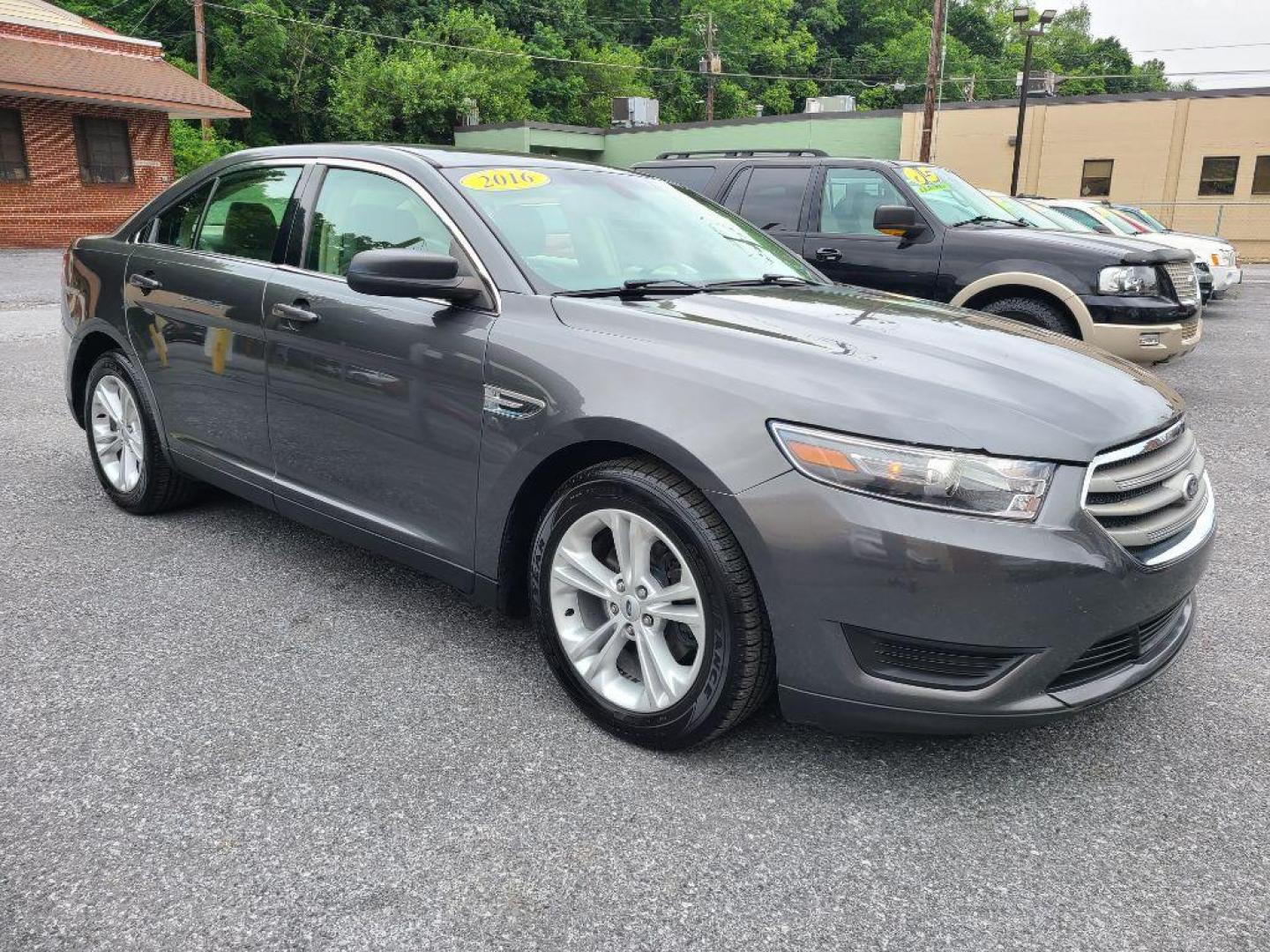 2016 GRAY FORD TAURUS SE (1FAHP2D80GG) with an 3.5L engine, Automatic transmission, located at 117 North Cameron Street, Harrisburg, PA, 17101, (717) 963-8962, 40.266762, -76.875259 - WE FINANCE!!! Good Credit/ Bad Credit/ No Credit - ALL Trade-Ins Welcomed!!! ***Guaranteed Credit Approval*** APPLY ONLINE or CALL us TODAY ;) Internet Prices and Marketplace Prices are SPECIAL discounted ***CASH DEALS*** Retail Prices are higher. Please call us to discuss your cash and finan - Photo#6