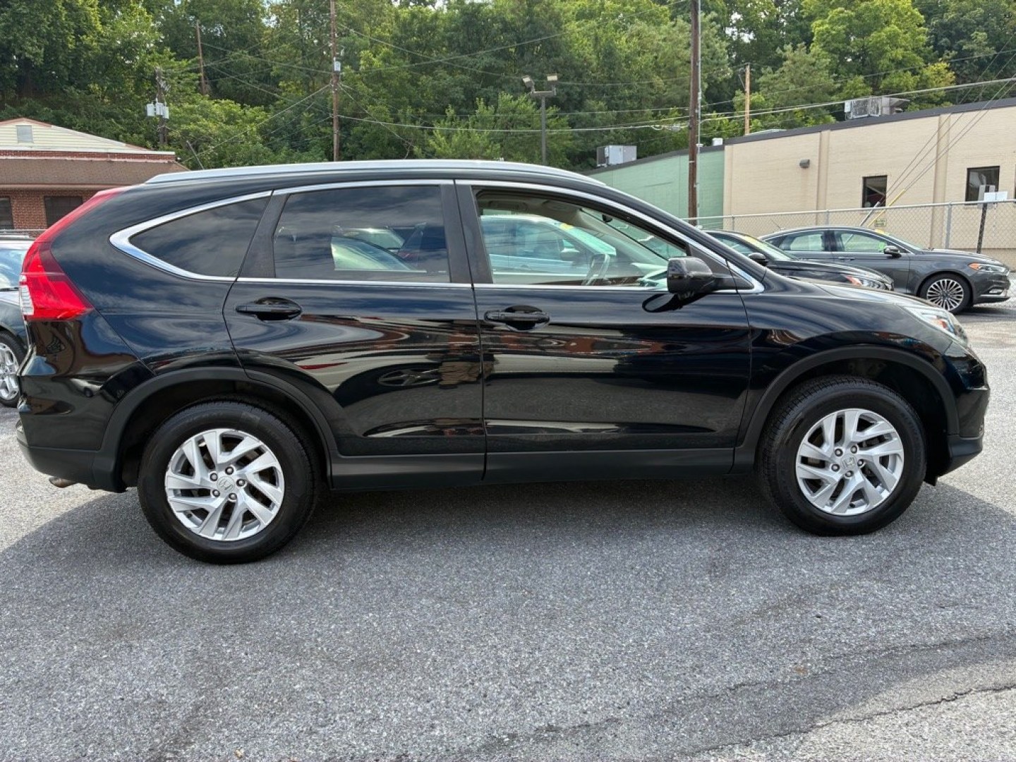 2016 BLACK HONDA CR-V EXL (2HKRM4H70GH) with an 2.4L engine, Continuously Variable transmission, located at 117 North Cameron Street, Harrisburg, PA, 17101, (717) 963-8962, 40.266762, -76.875259 - WE FINANCE!!! MOST vehicles are available for financing. Good Credit/ Challenged Credit/ No Credit - ALL Trade-Ins Welcomed!!! APPLY ONLINE or CALL us TODAY Please call us to discuss your cash and/or financing options. Thanks for checking our inventory! We're here to help.- Photo#5