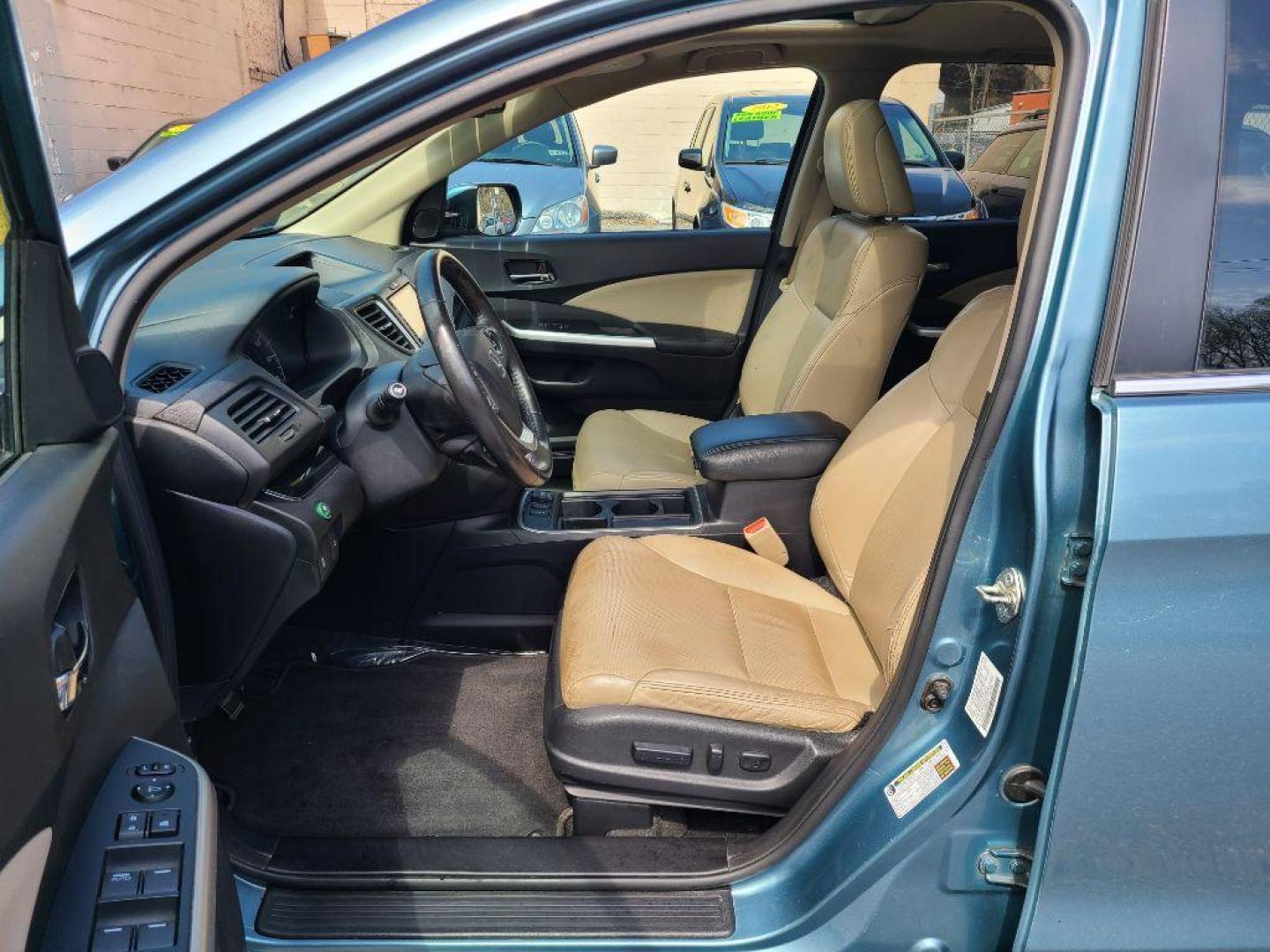 2016 BLUE HONDA CR-V EXL (2HKRM4H78GH) with an 2.4L engine, Continuously Variable transmission, located at 7981 Paxton Street, Harrisburg, PA, 17111, (717) 561-2926, 40.261490, -76.749229 - WE FINANCE!!! Good Credit/ Bad Credit/ No Credit - ALL Trade-Ins Welcomed!!! ***Guaranteed Credit Approval*** APPLY ONLINE or CALL us TODAY ;) Internet Prices and Marketplace Prices are SPECIAL discounted ***CASH DEALS*** Retail Prices are higher. Please call us to discuss your cash and finan - Photo#14