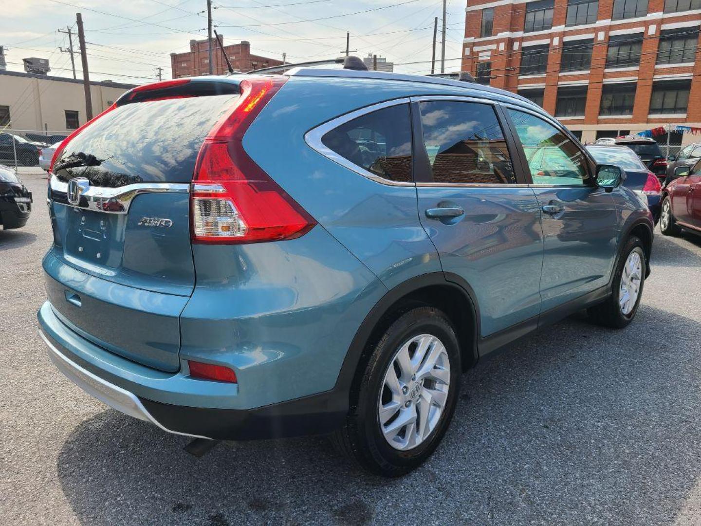 2016 BLUE HONDA CR-V EXL (2HKRM4H78GH) with an 2.4L engine, Continuously Variable transmission, located at 7981 Paxton Street, Harrisburg, PA, 17111, (717) 561-2926, 40.261490, -76.749229 - WE FINANCE!!! Good Credit/ Bad Credit/ No Credit - ALL Trade-Ins Welcomed!!! ***Guaranteed Credit Approval*** APPLY ONLINE or CALL us TODAY ;) Internet Prices and Marketplace Prices are SPECIAL discounted ***CASH DEALS*** Retail Prices are higher. Please call us to discuss your cash and finan - Photo#15