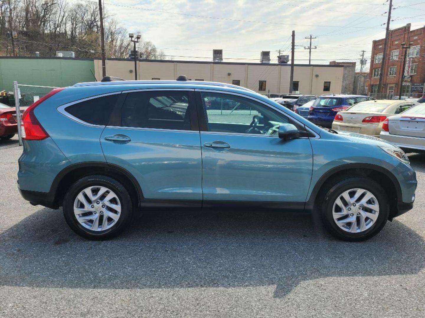 2016 BLUE HONDA CR-V EXL (2HKRM4H78GH) with an 2.4L engine, Continuously Variable transmission, located at 7981 Paxton Street, Harrisburg, PA, 17111, (717) 561-2926, 40.261490, -76.749229 - WE FINANCE!!! Good Credit/ Bad Credit/ No Credit - ALL Trade-Ins Welcomed!!! ***Guaranteed Credit Approval*** APPLY ONLINE or CALL us TODAY ;) Internet Prices and Marketplace Prices are SPECIAL discounted ***CASH DEALS*** Retail Prices are higher. Please call us to discuss your cash and finan - Photo#17
