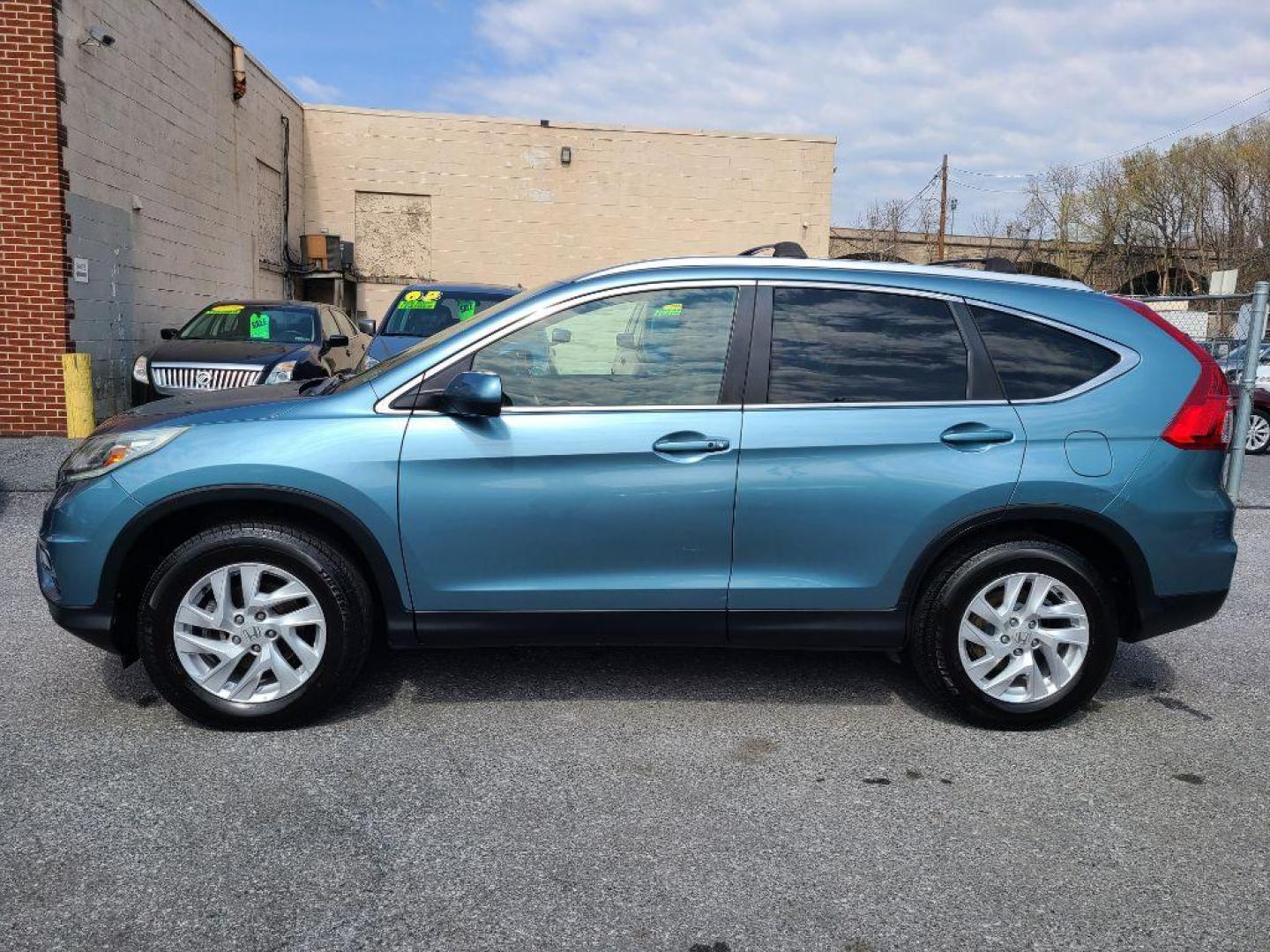 2016 BLUE HONDA CR-V EXL (2HKRM4H78GH) with an 2.4L engine, Continuously Variable transmission, located at 7981 Paxton Street, Harrisburg, PA, 17111, (717) 561-2926, 40.261490, -76.749229 - WE FINANCE!!! Good Credit/ Bad Credit/ No Credit - ALL Trade-Ins Welcomed!!! ***Guaranteed Credit Approval*** APPLY ONLINE or CALL us TODAY ;) Internet Prices and Marketplace Prices are SPECIAL discounted ***CASH DEALS*** Retail Prices are higher. Please call us to discuss your cash and finan - Photo#1