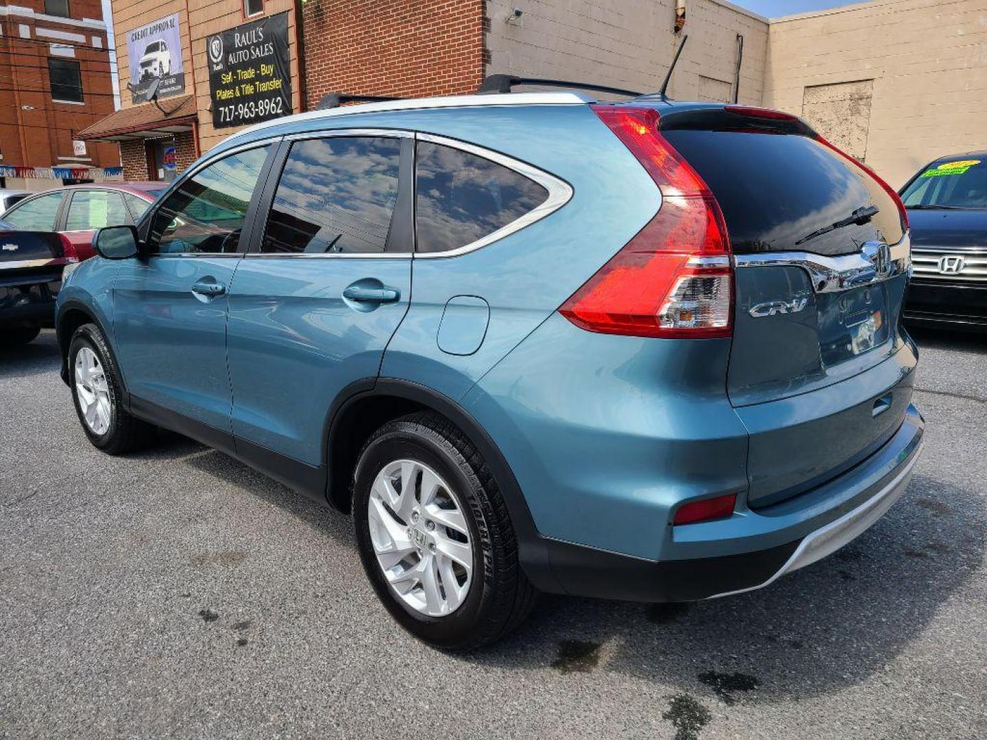 2016 BLUE HONDA CR-V EXL (2HKRM4H78GH) with an 2.4L engine, Continuously Variable transmission, located at 7981 Paxton Street, Harrisburg, PA, 17111, (717) 561-2926, 40.261490, -76.749229 - WE FINANCE!!! Good Credit/ Bad Credit/ No Credit - ALL Trade-Ins Welcomed!!! ***Guaranteed Credit Approval*** APPLY ONLINE or CALL us TODAY ;) Internet Prices and Marketplace Prices are SPECIAL discounted ***CASH DEALS*** Retail Prices are higher. Please call us to discuss your cash and finan - Photo#2