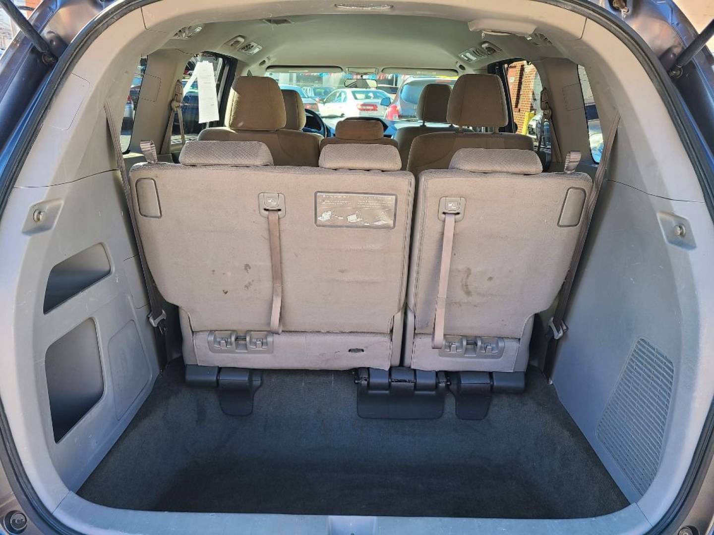 2016 GRAY HONDA ODYSSEY EX (5FNRL5H44GB) with an 3.5L engine, Automatic transmission, located at 7981 Paxton Street, Harrisburg, PA, 17111, (717) 561-2926, 40.261490, -76.749229 - WE FINANCE!!! Good Credit/ Challenged Credit/ No Credit - ALL Trade-Ins Welcomed!!! APPLY ONLINE or CALL us TODAY ;) Please call us to discuss your cash and/or financing options.- Photo#11