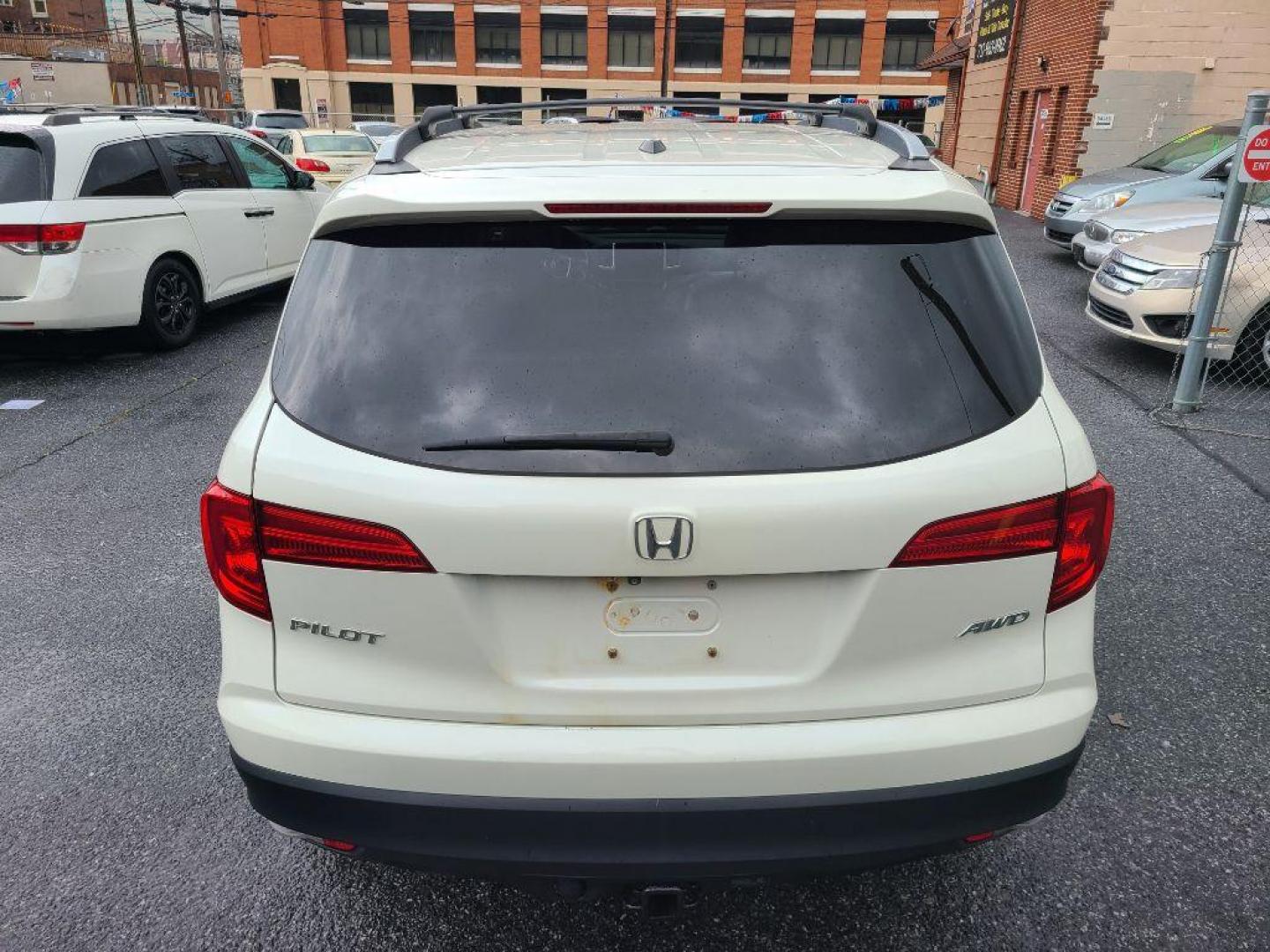 2016 WHITE HONDA PILOT EXL (5FNYF6H5XGB) with an 3.5L engine, Automatic transmission, located at 7981 Paxton Street, Harrisburg, PA, 17111, (717) 561-2926, 40.261490, -76.749229 - WE FINANCE!!! Good Credit/ Bad Credit/ No Credit - ALL Trade-Ins Welcomed!!! ***Guaranteed Credit Approval*** APPLY ONLINE or CALL us TODAY ;) Internet Prices and Marketplace Prices are SPECIAL discounted ***CASH DEALS*** Retail Prices are higher. Please call us to discuss your cash and finan - Photo#3