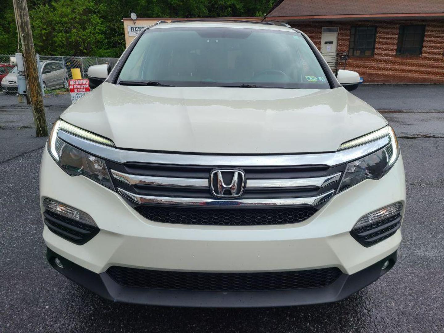 2016 WHITE HONDA PILOT EXL (5FNYF6H5XGB) with an 3.5L engine, Automatic transmission, located at 7981 Paxton Street, Harrisburg, PA, 17111, (717) 561-2926, 40.261490, -76.749229 - WE FINANCE!!! Good Credit/ Bad Credit/ No Credit - ALL Trade-Ins Welcomed!!! ***Guaranteed Credit Approval*** APPLY ONLINE or CALL us TODAY ;) Internet Prices and Marketplace Prices are SPECIAL discounted ***CASH DEALS*** Retail Prices are higher. Please call us to discuss your cash and finan - Photo#5