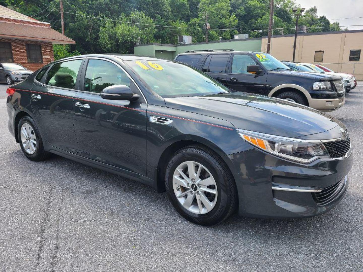 2016 GRAY KIA OPTIMA LX (KNAGT4L34G5) with an 2.4L engine, Automatic transmission, located at 117 North Cameron Street, Harrisburg, PA, 17101, (717) 963-8962, 40.266762, -76.875259 - WE FINANCE!!! Good Credit/ Bad Credit/ No Credit - ALL Trade-Ins Welcomed!!! ***Guaranteed Credit Approval*** APPLY ONLINE or CALL us TODAY ;) Internet Prices and Marketplace Prices are SPECIAL discounted ***CASH DEALS*** Retail Prices are higher. Please call us to discuss your cash and finan - Photo#6