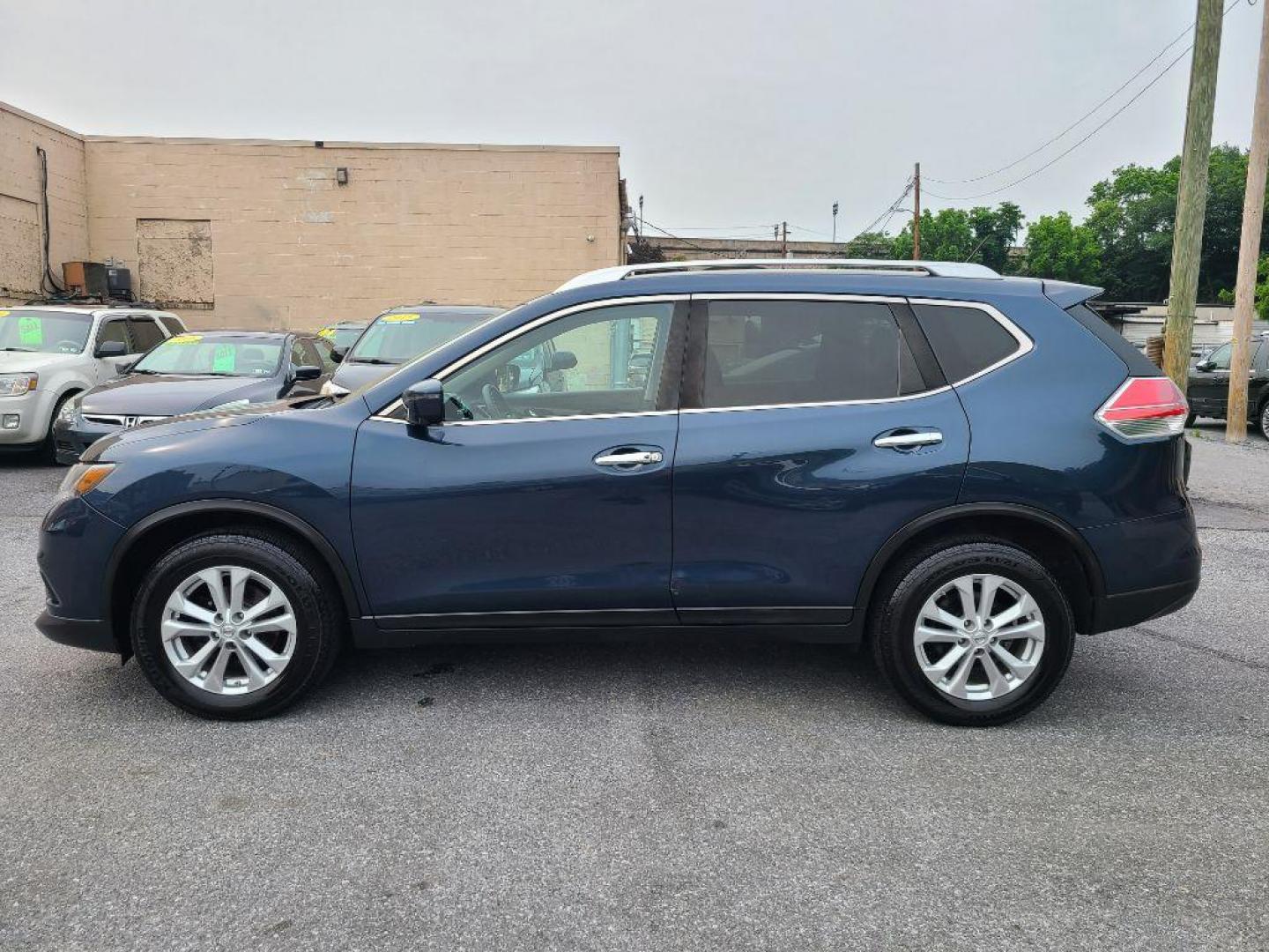 2016 BLUE NISSAN ROGUE SV (KNMAT2MV3GP) with an 2.5L engine, Continuously Variable transmission, located at 117 North Cameron Street, Harrisburg, PA, 17101, (717) 963-8962, 40.266762, -76.875259 - WE FINANCE!!! Good Credit/ Bad Credit/ No Credit - ALL Trade-Ins Welcomed!!! ***Guaranteed Credit Approval*** APPLY ONLINE or CALL us TODAY ;) Internet Prices and Marketplace Prices are SPECIAL discounted ***CASH DEALS*** Retail Prices are higher. Please call us to discuss your cash and finan - Photo#1