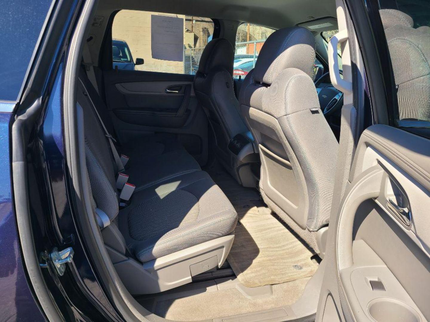 2017 BLUE CHEVROLET TRAVERSE LT (1GNKVGKD9HJ) with an 3.6L engine, Automatic transmission, located at 117 North Cameron Street, Harrisburg, PA, 17101, (717) 963-8962, 40.266762, -76.875259 - WE FINANCE!!! Good Credit/ Bad Credit/ No Credit - ALL Trade-Ins Welcomed!!! ***Guaranteed Credit Approval*** APPLY ONLINE or CALL us TODAY ;) Internet Prices and Marketplace Prices are SPECIAL discounted ***CASH DEALS*** Retail Prices are higher. Please call us to discuss your cash and finan - Photo#15