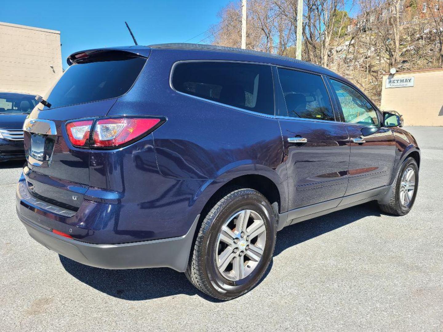 2017 BLUE CHEVROLET TRAVERSE LT (1GNKVGKD9HJ) with an 3.6L engine, Automatic transmission, located at 117 North Cameron Street, Harrisburg, PA, 17101, (717) 963-8962, 40.266762, -76.875259 - WE FINANCE!!! Good Credit/ Bad Credit/ No Credit - ALL Trade-Ins Welcomed!!! ***Guaranteed Credit Approval*** APPLY ONLINE or CALL us TODAY ;) Internet Prices and Marketplace Prices are SPECIAL discounted ***CASH DEALS*** Retail Prices are higher. Please call us to discuss your cash and finan - Photo#4