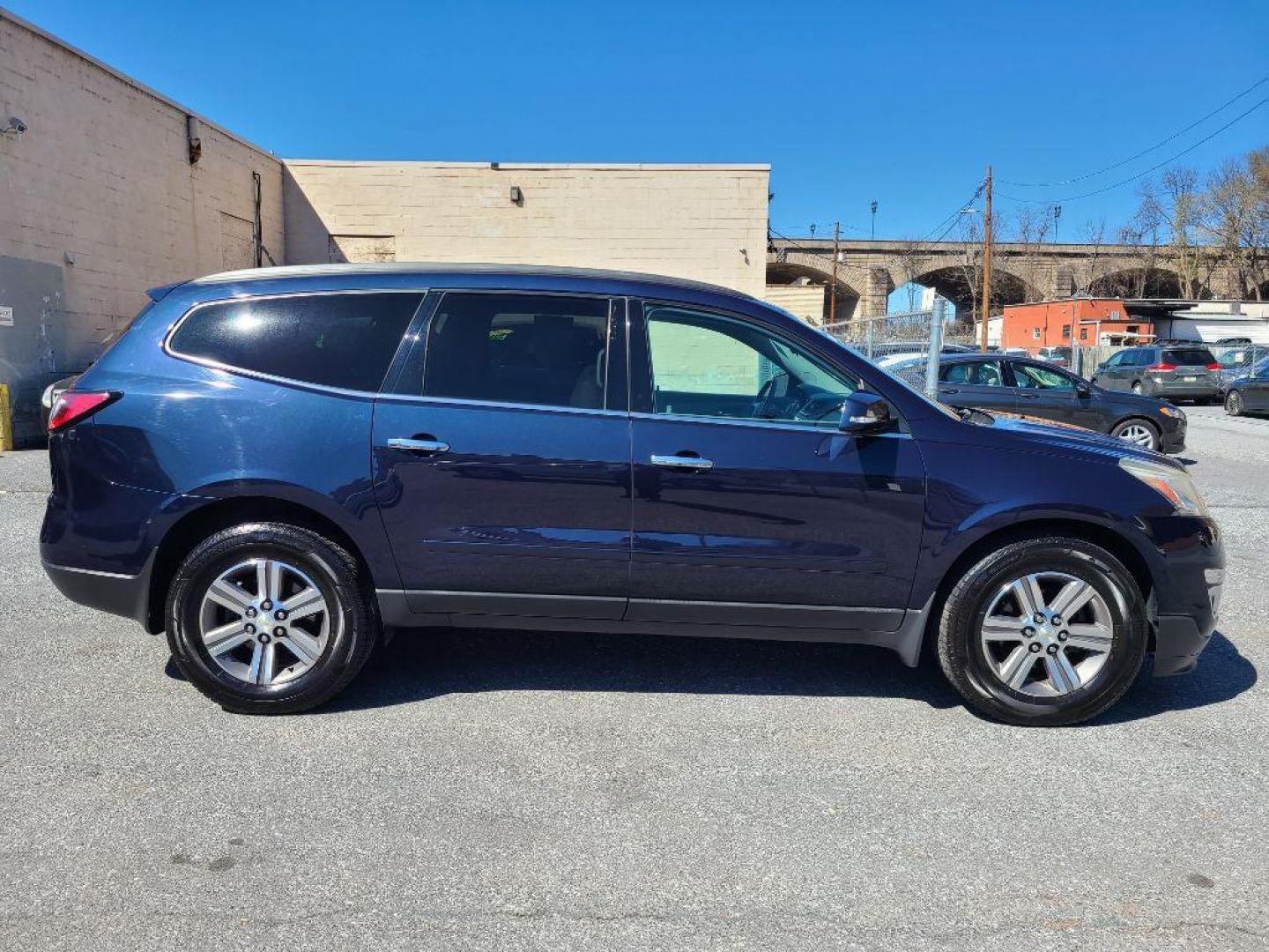 2017 BLUE CHEVROLET TRAVERSE LT (1GNKVGKD9HJ) with an 3.6L engine, Automatic transmission, located at 117 North Cameron Street, Harrisburg, PA, 17101, (717) 963-8962, 40.266762, -76.875259 - WE FINANCE!!! Good Credit/ Bad Credit/ No Credit - ALL Trade-Ins Welcomed!!! ***Guaranteed Credit Approval*** APPLY ONLINE or CALL us TODAY ;) Internet Prices and Marketplace Prices are SPECIAL discounted ***CASH DEALS*** Retail Prices are higher. Please call us to discuss your cash and finan - Photo#5