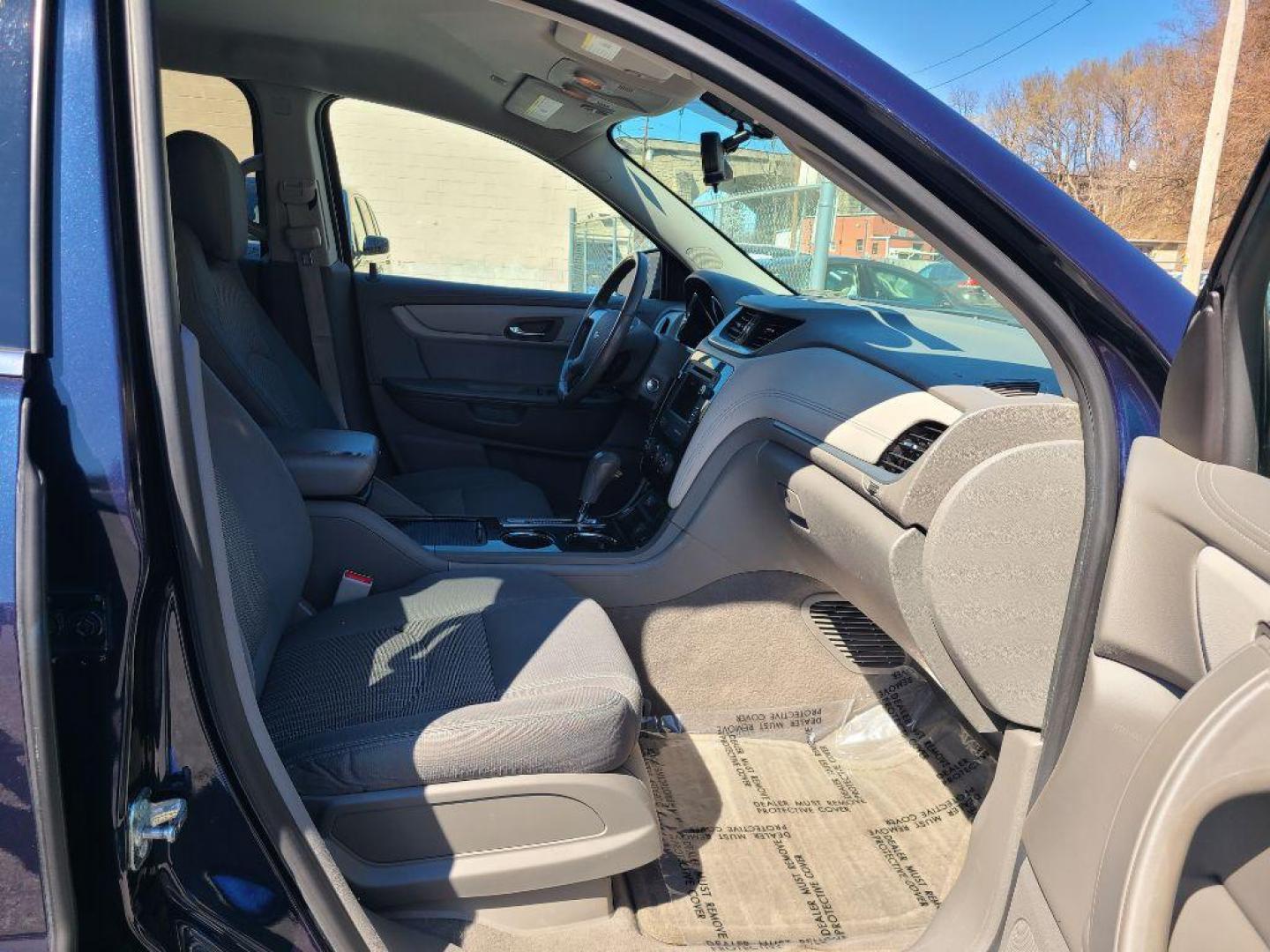 2017 BLUE CHEVROLET TRAVERSE LT (1GNKVGKD9HJ) with an 3.6L engine, Automatic transmission, located at 117 North Cameron Street, Harrisburg, PA, 17101, (717) 963-8962, 40.266762, -76.875259 - WE FINANCE!!! Good Credit/ Bad Credit/ No Credit - ALL Trade-Ins Welcomed!!! ***Guaranteed Credit Approval*** APPLY ONLINE or CALL us TODAY ;) Internet Prices and Marketplace Prices are SPECIAL discounted ***CASH DEALS*** Retail Prices are higher. Please call us to discuss your cash and finan - Photo#8