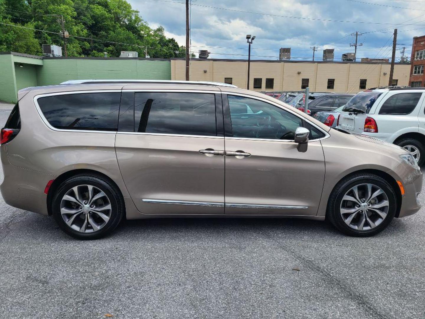 2017 GRAY CHRYSLER PACIFICA LIMITED (2C4RC1GG8HR) with an 3.6L engine, Automatic transmission, located at 117 North Cameron Street, Harrisburg, PA, 17101, (717) 963-8962, 40.266762, -76.875259 - WE FINANCE!!! Good Credit/ Bad Credit/ No Credit - ALL Trade-Ins Welcomed!!! ***Guaranteed Credit Approval*** APPLY ONLINE or CALL us TODAY ;) Internet Prices and Marketplace Prices are SPECIAL discounted ***CASH DEALS*** Retail Prices are higher. Please call us to discuss your cash and finan - Photo#5