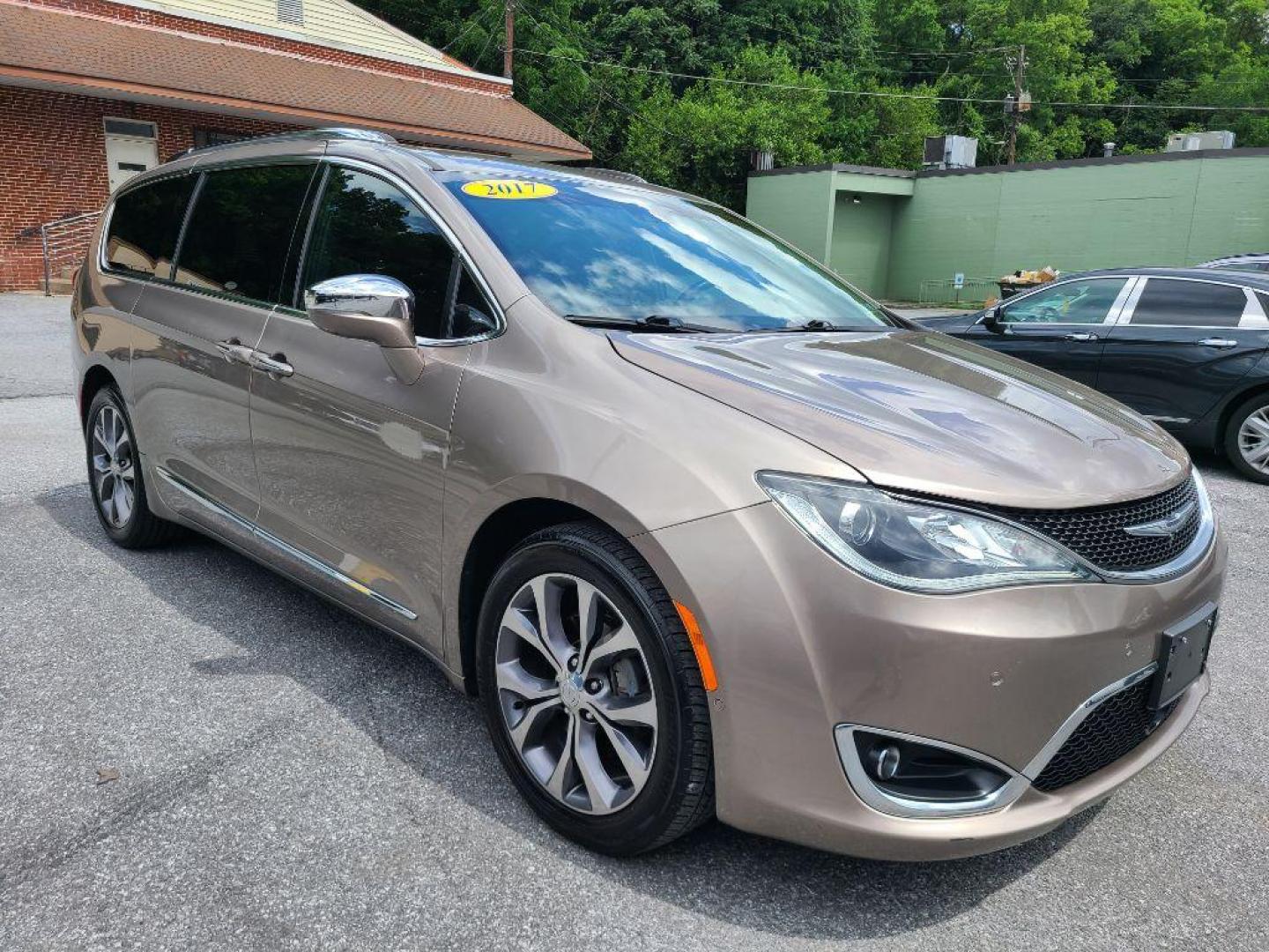 2017 GRAY CHRYSLER PACIFICA LIMITED (2C4RC1GG8HR) with an 3.6L engine, Automatic transmission, located at 117 North Cameron Street, Harrisburg, PA, 17101, (717) 963-8962, 40.266762, -76.875259 - WE FINANCE!!! Good Credit/ Bad Credit/ No Credit - ALL Trade-Ins Welcomed!!! ***Guaranteed Credit Approval*** APPLY ONLINE or CALL us TODAY ;) Internet Prices and Marketplace Prices are SPECIAL discounted ***CASH DEALS*** Retail Prices are higher. Please call us to discuss your cash and finan - Photo#6