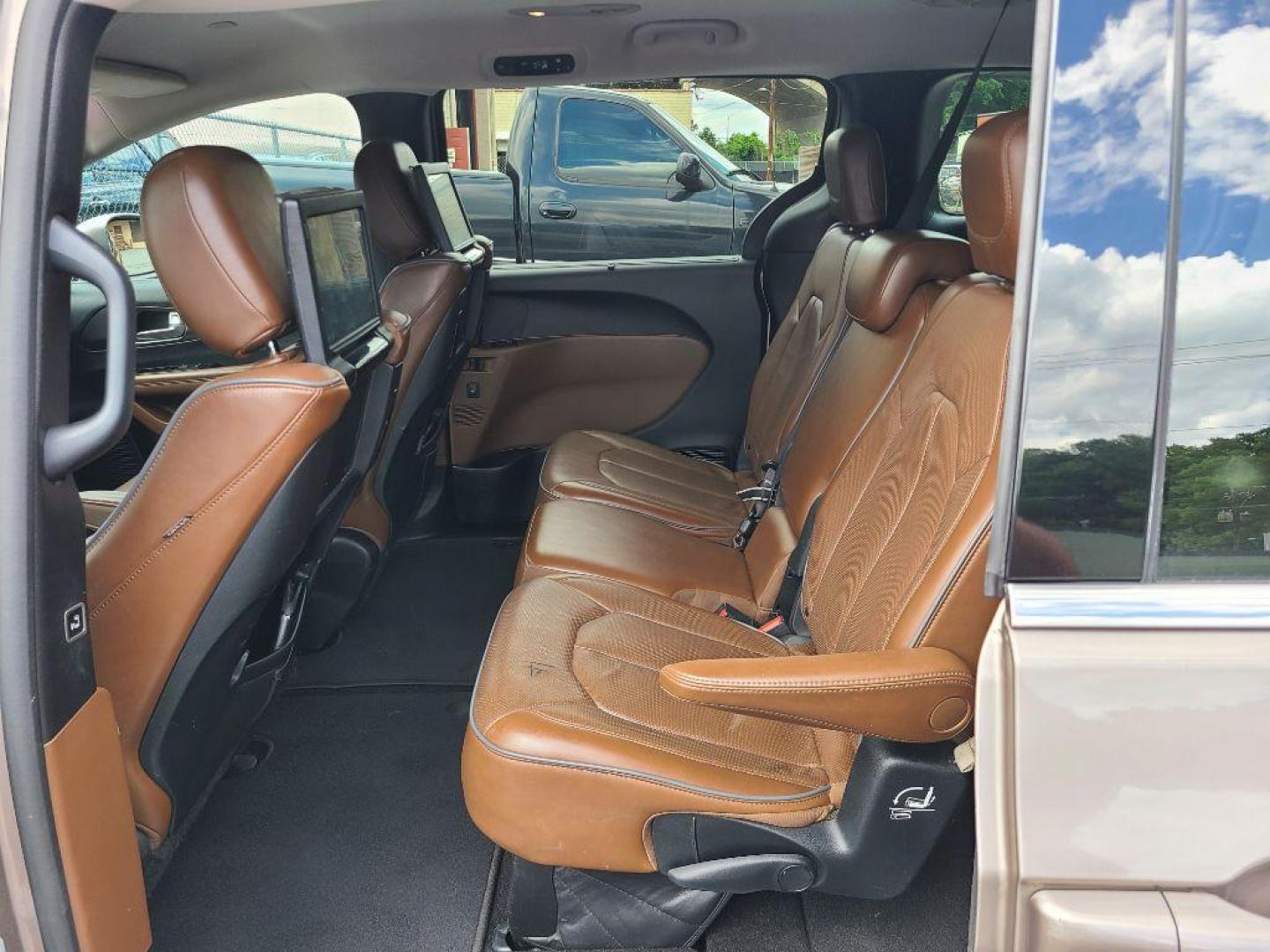 2017 GRAY CHRYSLER PACIFICA LIMITED (2C4RC1GG8HR) with an 3.6L engine, Automatic transmission, located at 117 North Cameron Street, Harrisburg, PA, 17101, (717) 963-8962, 40.266762, -76.875259 - WE FINANCE!!! Good Credit/ Bad Credit/ No Credit - ALL Trade-Ins Welcomed!!! ***Guaranteed Credit Approval*** APPLY ONLINE or CALL us TODAY ;) Internet Prices and Marketplace Prices are SPECIAL discounted ***CASH DEALS*** Retail Prices are higher. Please call us to discuss your cash and finan - Photo#15