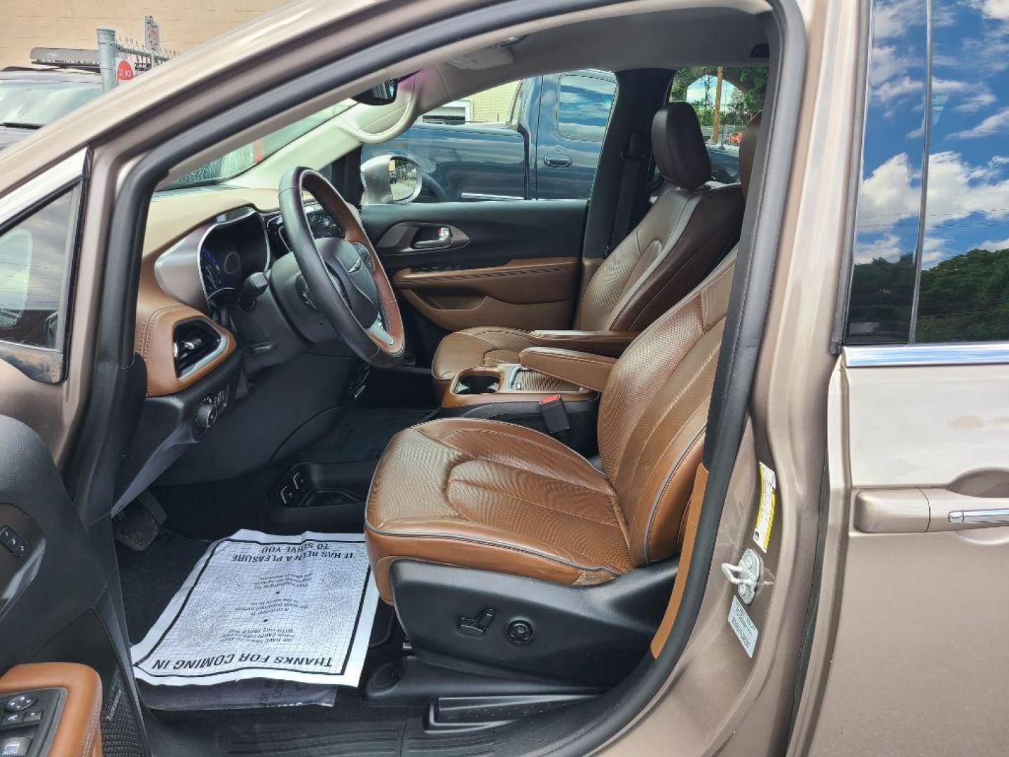 2017 GRAY CHRYSLER PACIFICA LIMITED (2C4RC1GG8HR) with an 3.6L engine, Automatic transmission, located at 117 North Cameron Street, Harrisburg, PA, 17101, (717) 963-8962, 40.266762, -76.875259 - WE FINANCE!!! Good Credit/ Bad Credit/ No Credit - ALL Trade-Ins Welcomed!!! ***Guaranteed Credit Approval*** APPLY ONLINE or CALL us TODAY ;) Internet Prices and Marketplace Prices are SPECIAL discounted ***CASH DEALS*** Retail Prices are higher. Please call us to discuss your cash and finan - Photo#17