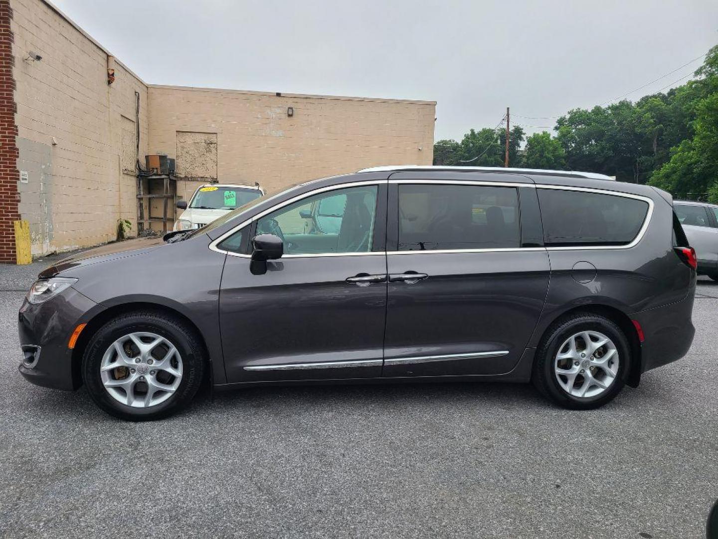 2017 GRAY CHRYSLER PACIFICA TOURING L PLUS (2C4RC1EG0HR) with an 3.6L engine, Automatic transmission, located at 117 North Cameron Street, Harrisburg, PA, 17101, (717) 963-8962, 40.266762, -76.875259 - WE FINANCE!!! Good Credit/ Bad Credit/ No Credit - ALL Trade-Ins Welcomed!!! ***Guaranteed Credit Approval*** APPLY ONLINE or CALL us TODAY ;) Internet Prices and Marketplace Prices are SPECIAL discounted ***CASH DEALS*** Retail Prices are higher. Please call us to discuss your cash and finan - Photo#1