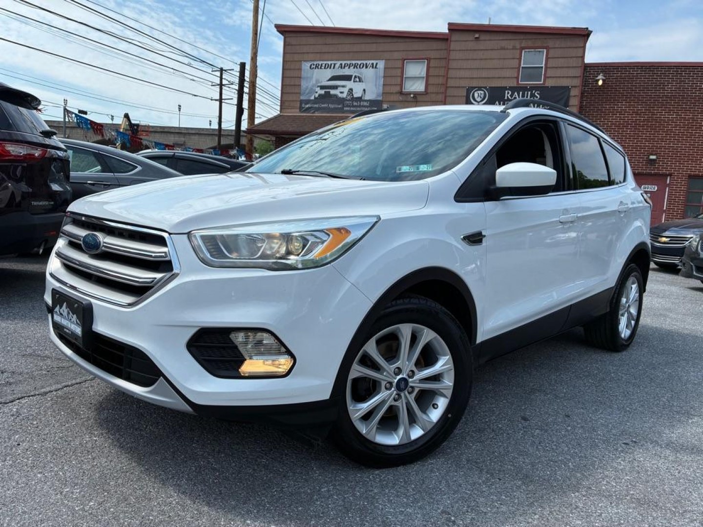 2017 WHITE FORD ESCAPE SE (1FMCU0GD7HU) with an 1.5L engine, Automatic transmission, located at 117 North Cameron Street, Harrisburg, PA, 17101, (717) 963-8962, 40.266762, -76.875259 - WE FINANCE!!! MOST vehicles are available for financing. Good Credit/ Challenged Credit/ No Credit - ALL Trade-Ins Welcomed!!! APPLY ONLINE or CALL us TODAY Please call us to discuss your cash and/or financing options. Thanks for checking our inventory! We're here to help.- Photo#0