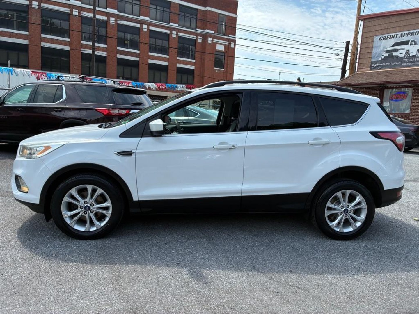 2017 WHITE FORD ESCAPE SE (1FMCU0GD7HU) with an 1.5L engine, Automatic transmission, located at 117 North Cameron Street, Harrisburg, PA, 17101, (717) 963-8962, 40.266762, -76.875259 - WE FINANCE!!! MOST vehicles are available for financing. Good Credit/ Challenged Credit/ No Credit - ALL Trade-Ins Welcomed!!! APPLY ONLINE or CALL us TODAY Please call us to discuss your cash and/or financing options. Thanks for checking our inventory! We're here to help.- Photo#1