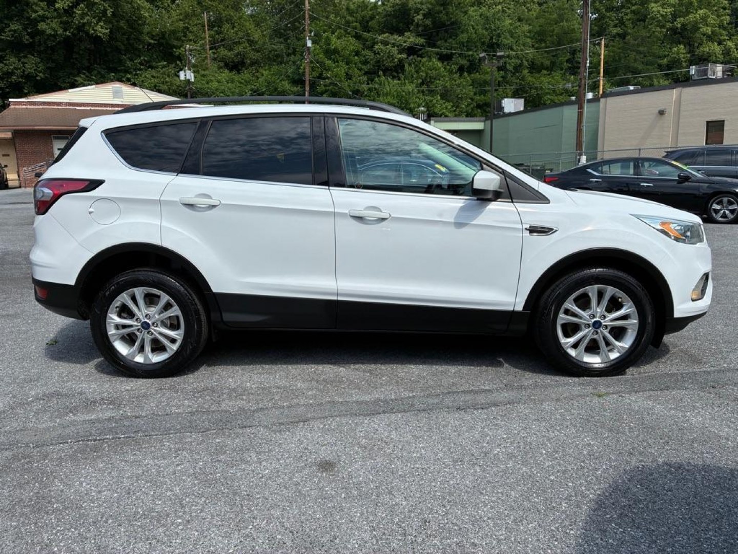 2017 WHITE FORD ESCAPE SE (1FMCU0GD7HU) with an 1.5L engine, Automatic transmission, located at 117 North Cameron Street, Harrisburg, PA, 17101, (717) 963-8962, 40.266762, -76.875259 - WE FINANCE!!! MOST vehicles are available for financing. Good Credit/ Challenged Credit/ No Credit - ALL Trade-Ins Welcomed!!! APPLY ONLINE or CALL us TODAY Please call us to discuss your cash and/or financing options. Thanks for checking our inventory! We're here to help.- Photo#5