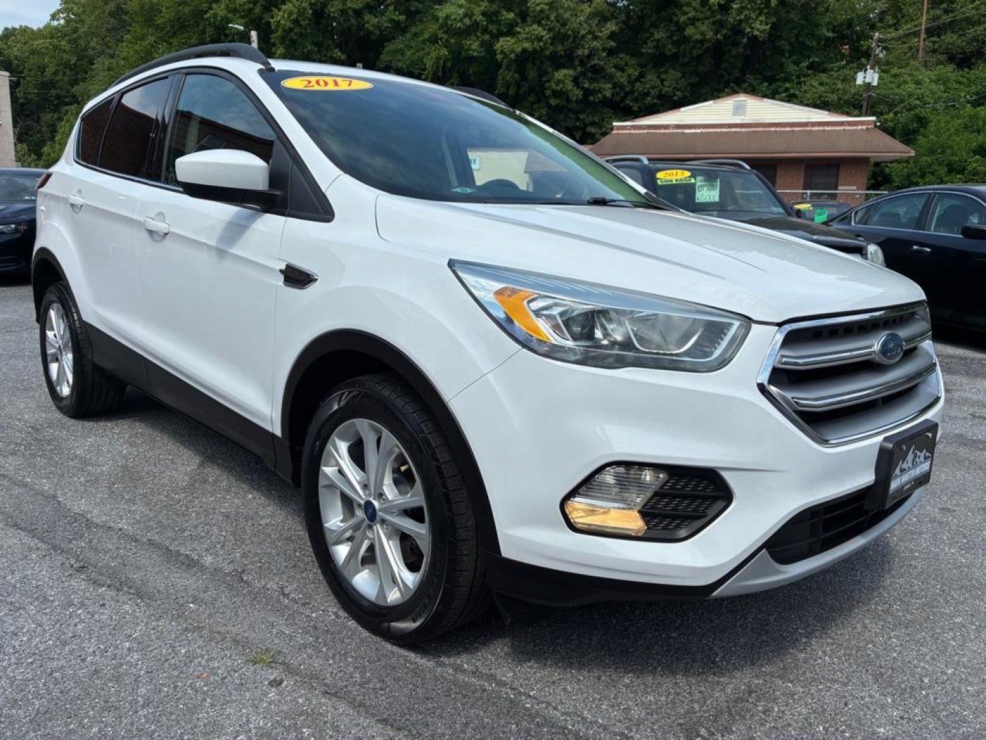 2017 WHITE FORD ESCAPE SE (1FMCU0GD7HU) with an 1.5L engine, Automatic transmission, located at 117 North Cameron Street, Harrisburg, PA, 17101, (717) 963-8962, 40.266762, -76.875259 - WE FINANCE!!! MOST vehicles are available for financing. Good Credit/ Challenged Credit/ No Credit - ALL Trade-Ins Welcomed!!! APPLY ONLINE or CALL us TODAY Please call us to discuss your cash and/or financing options. Thanks for checking our inventory! We're here to help.- Photo#6