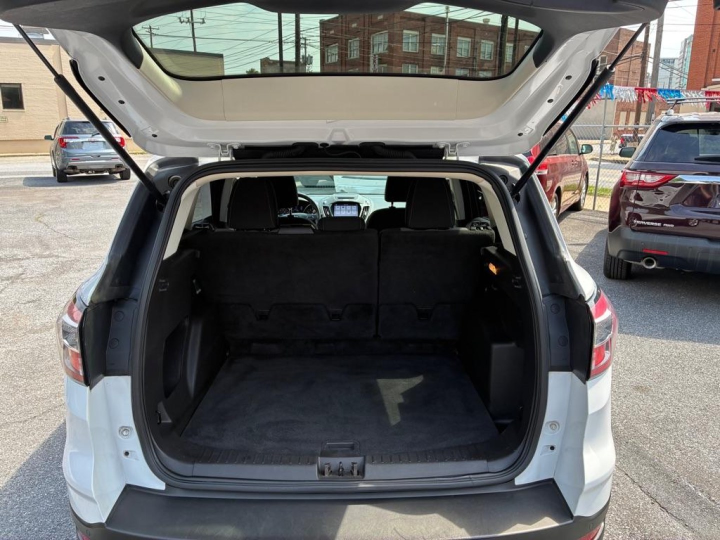 2017 WHITE FORD ESCAPE SE (1FMCU0GD7HU) with an 1.5L engine, Automatic transmission, located at 117 North Cameron Street, Harrisburg, PA, 17101, (717) 963-8962, 40.266762, -76.875259 - WE FINANCE!!! MOST vehicles are available for financing. Good Credit/ Challenged Credit/ No Credit - ALL Trade-Ins Welcomed!!! APPLY ONLINE or CALL us TODAY Please call us to discuss your cash and/or financing options. Thanks for checking our inventory! We're here to help.- Photo#10