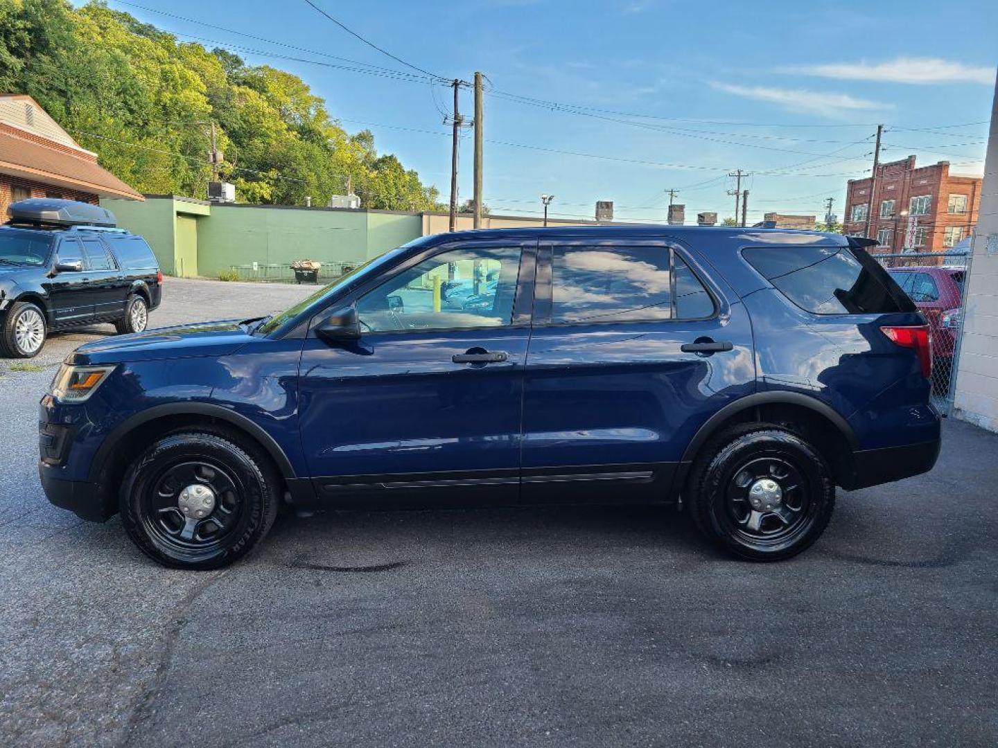 2017 BLUE FORD EXPLORER POLICE INTERCEPTOR (1FM5K8AR6HG) with an 3.7L engine, Automatic transmission, located at 117 North Cameron Street, Harrisburg, PA, 17101, (717) 963-8962, 40.266762, -76.875259 - WE FINANCE!!! Good Credit/ Bad Credit/ No Credit - ALL Trade-Ins Welcomed!!! ***Guaranteed Credit Approval*** APPLY ONLINE or CALL us TODAY ;) Internet Prices and Marketplace Prices are SPECIAL discounted ***CASH DEALS*** Retail Prices are higher. Please call us to discuss your cash and finan - Photo#2